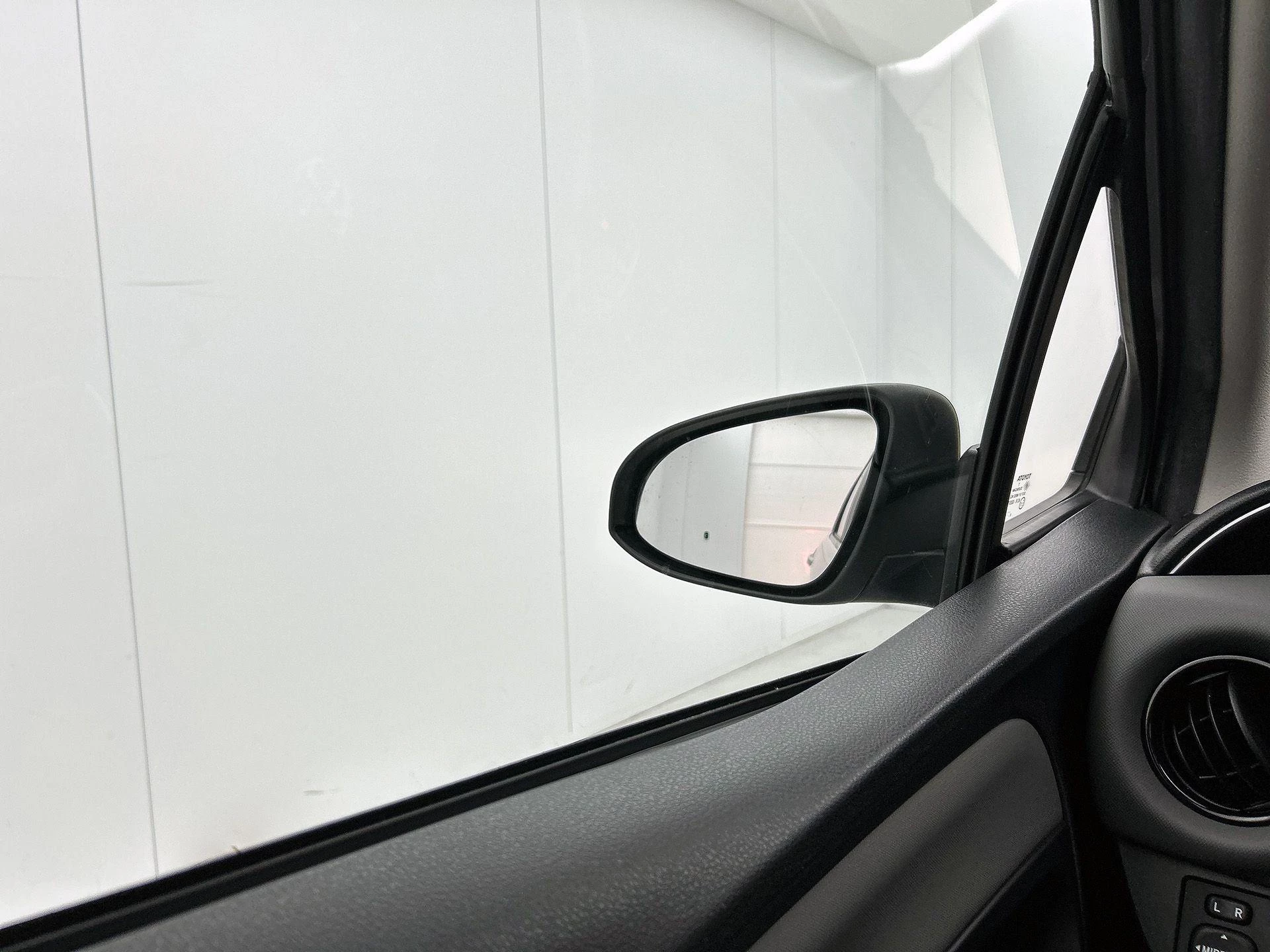 Toyota-Yaris-image-25