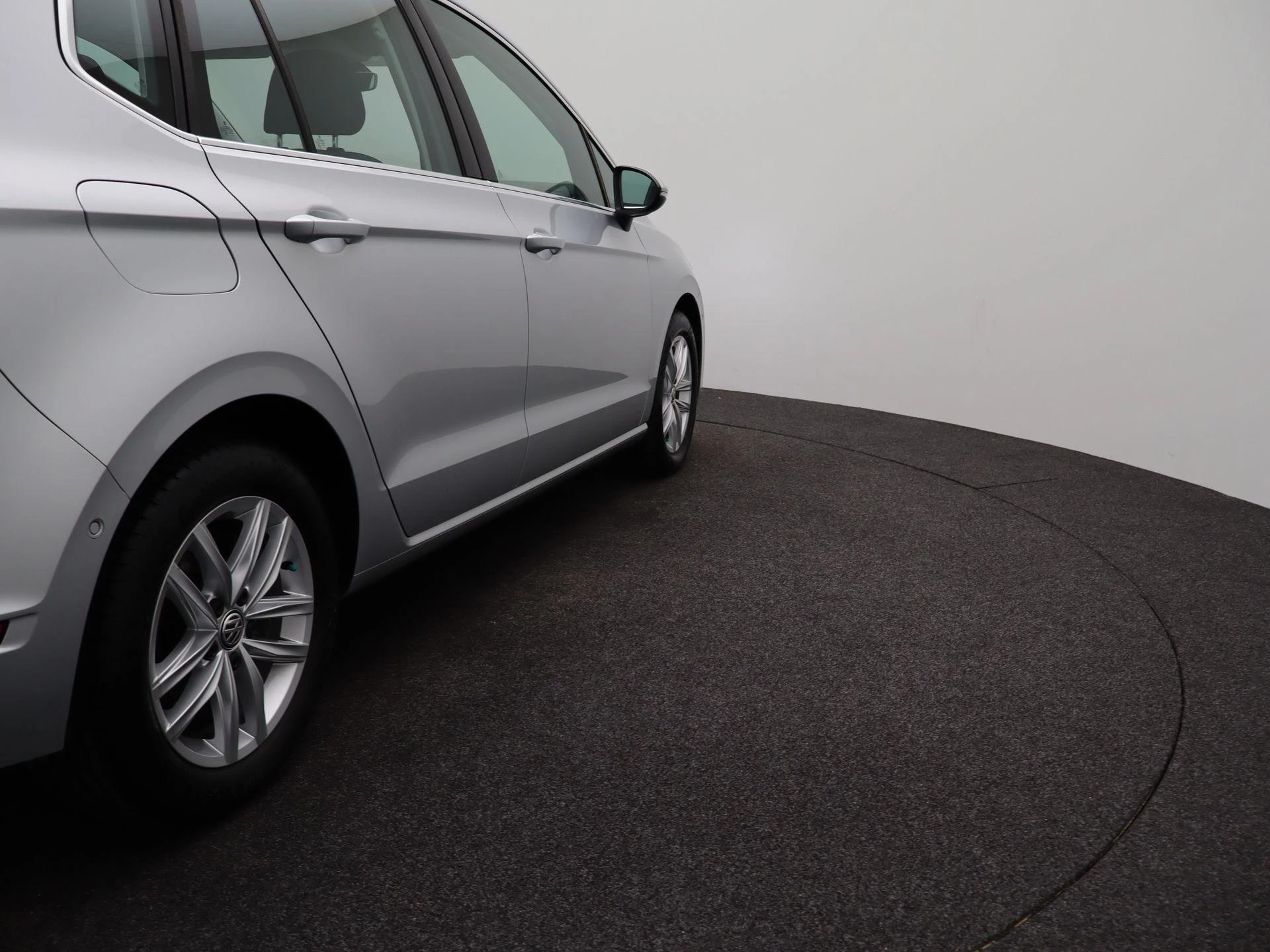 Volkswagen-Golf Sportsvan-image-36