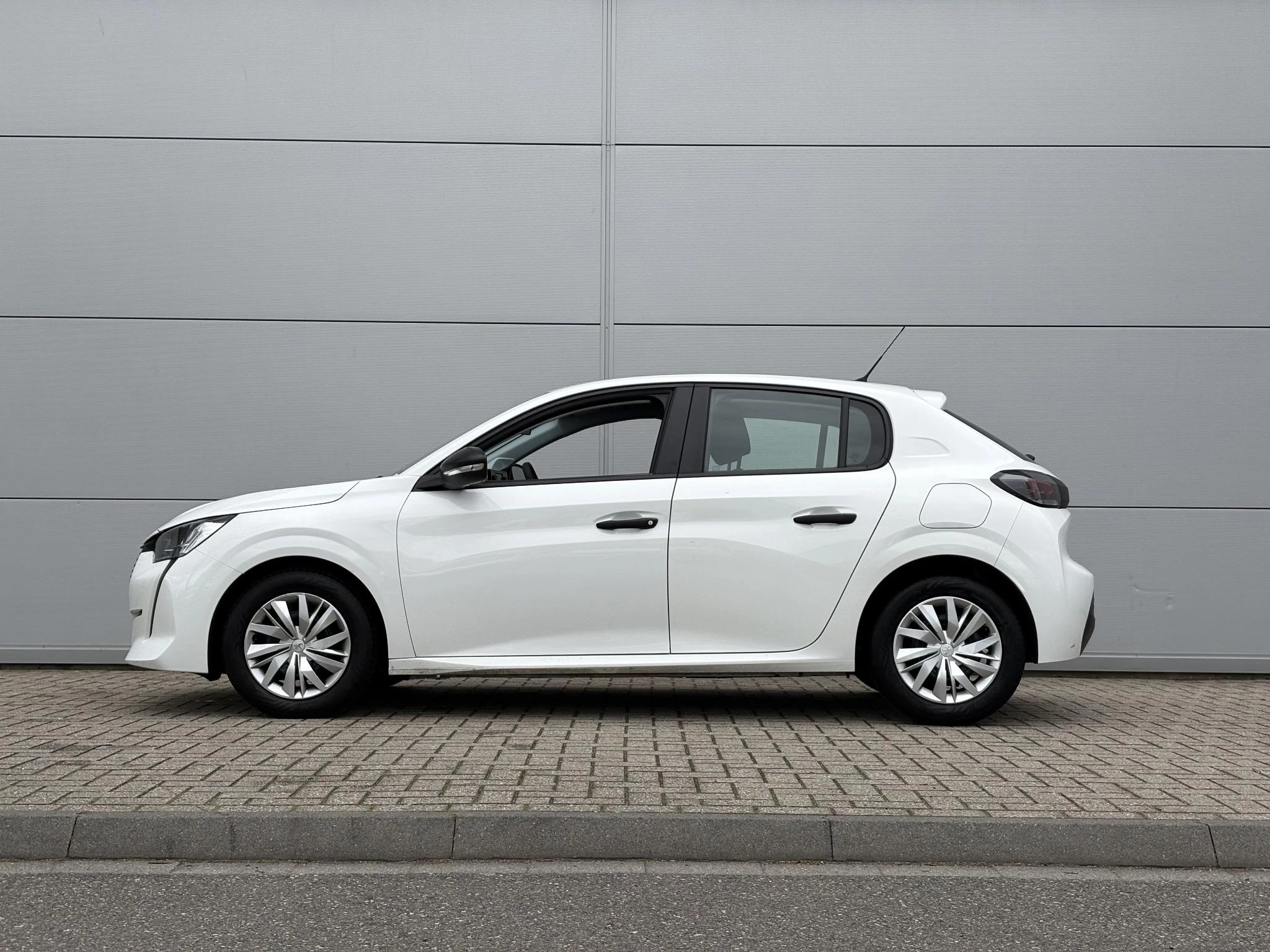 Peugeot-208-image-2