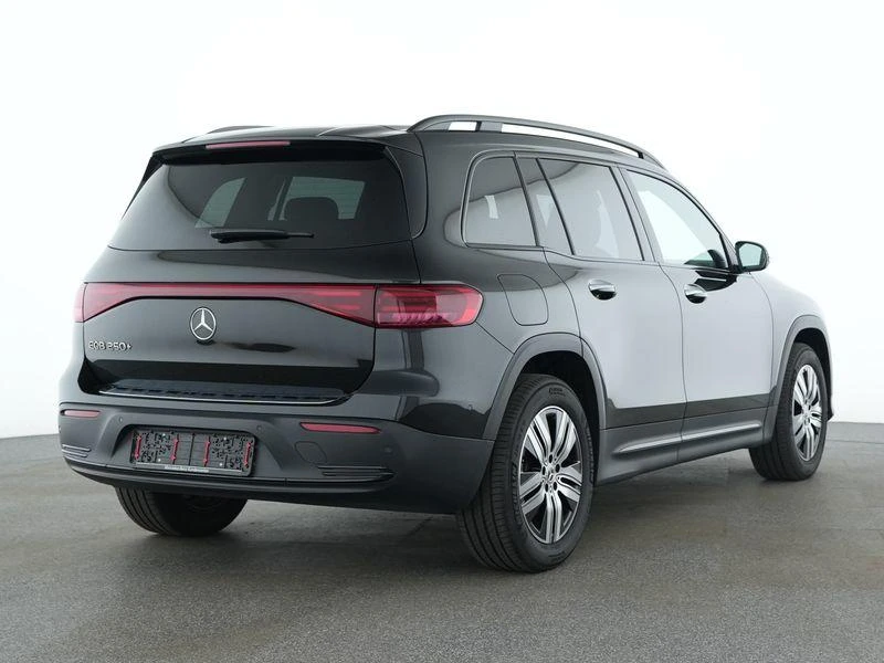 Mercedes-Benz-EQB-image-1