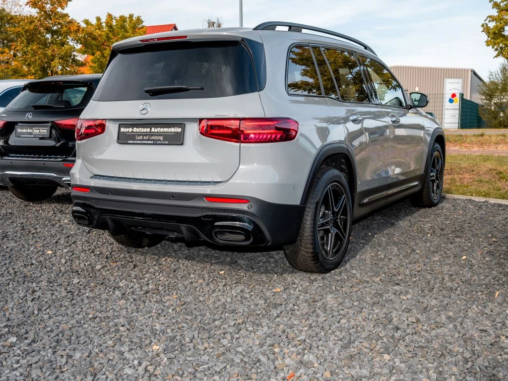Mercedes-Benz-GLB 200 d-image-5