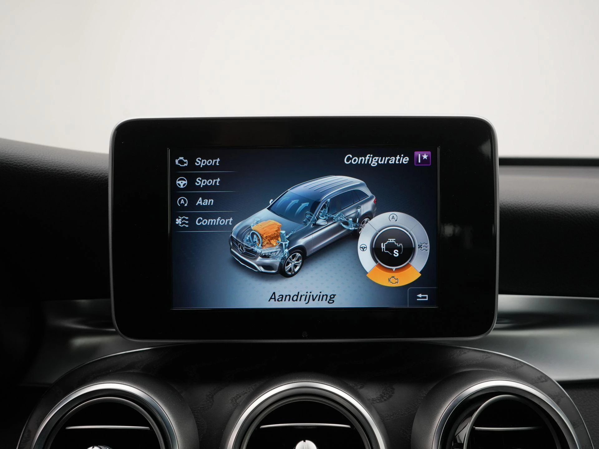 Mercedes-Benz-GLC-image-15