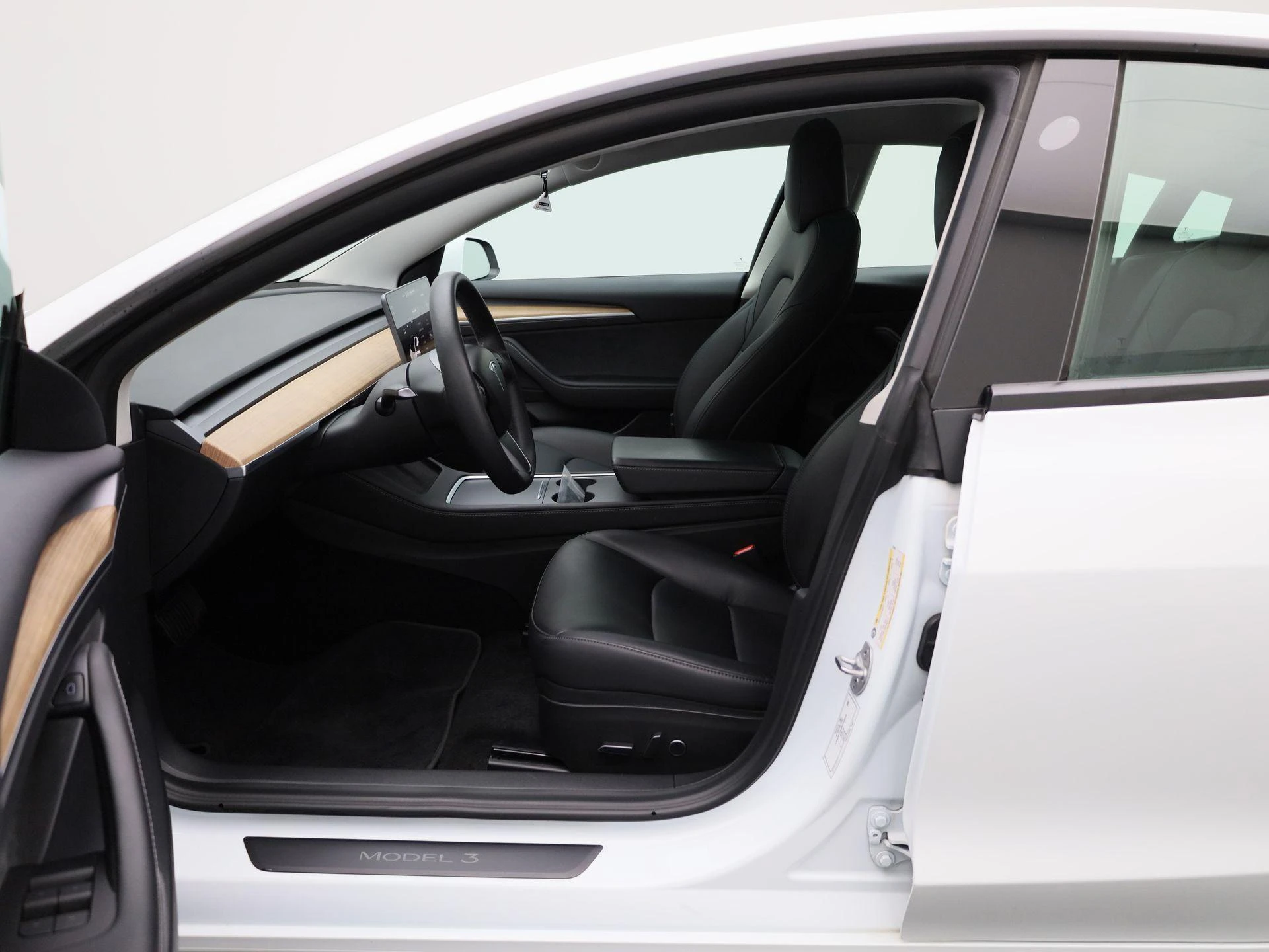 Tesla-Model 3-image-8