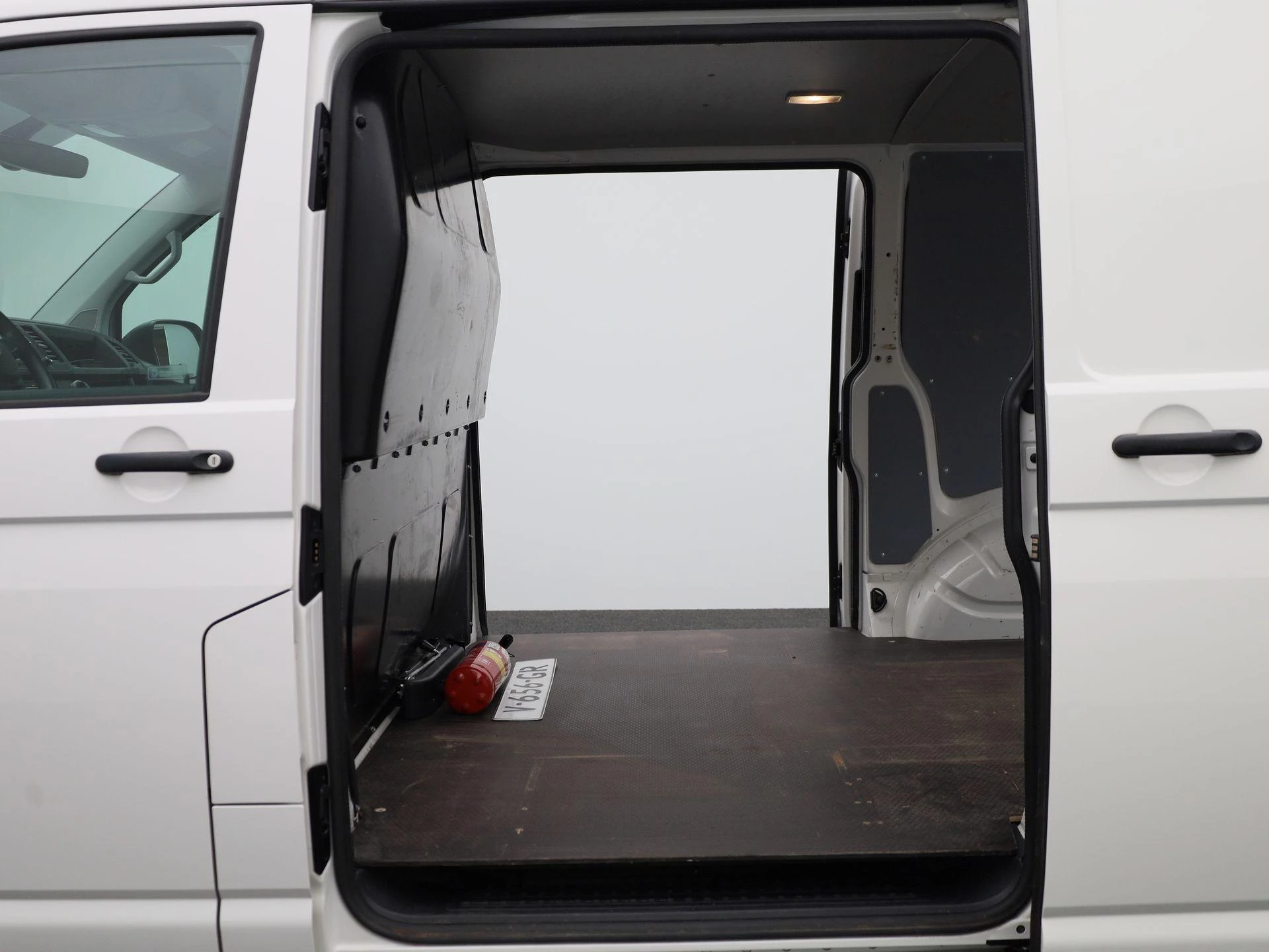 Volkswagen-Transporter-image-16