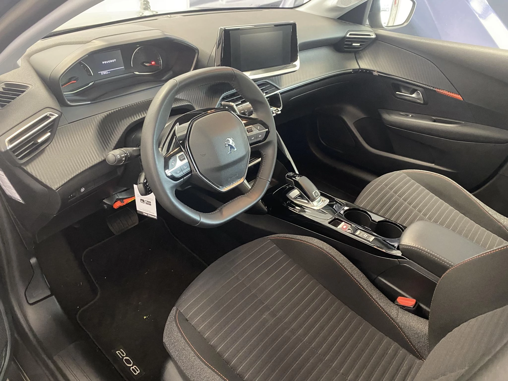 Peugeot-208-image-10