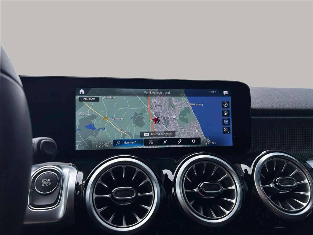 Mercedes-Benz-EQB-image-11