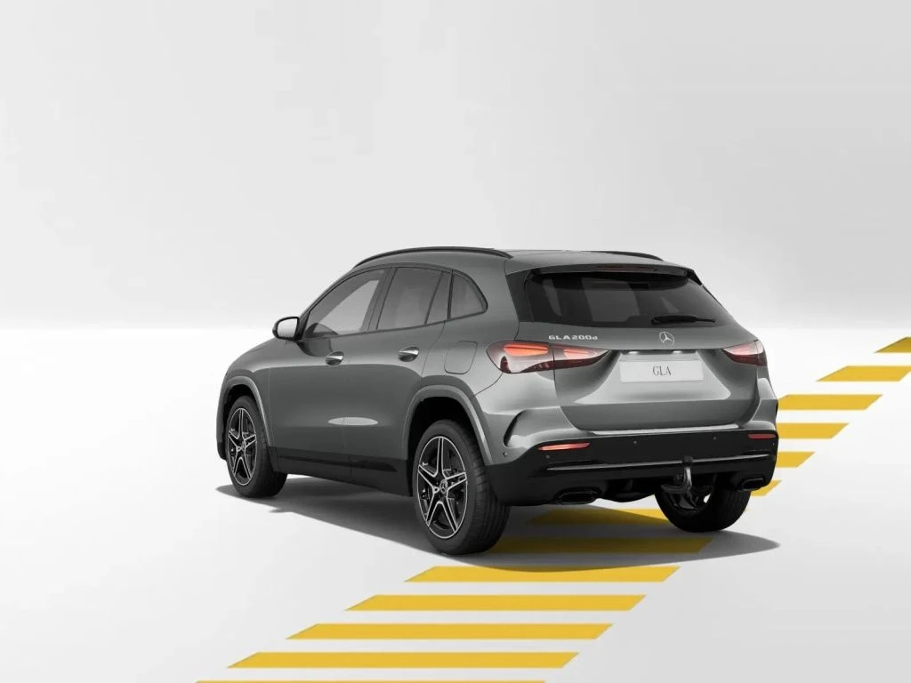 Mercedes-Benz-GLA 200 d-image-4
