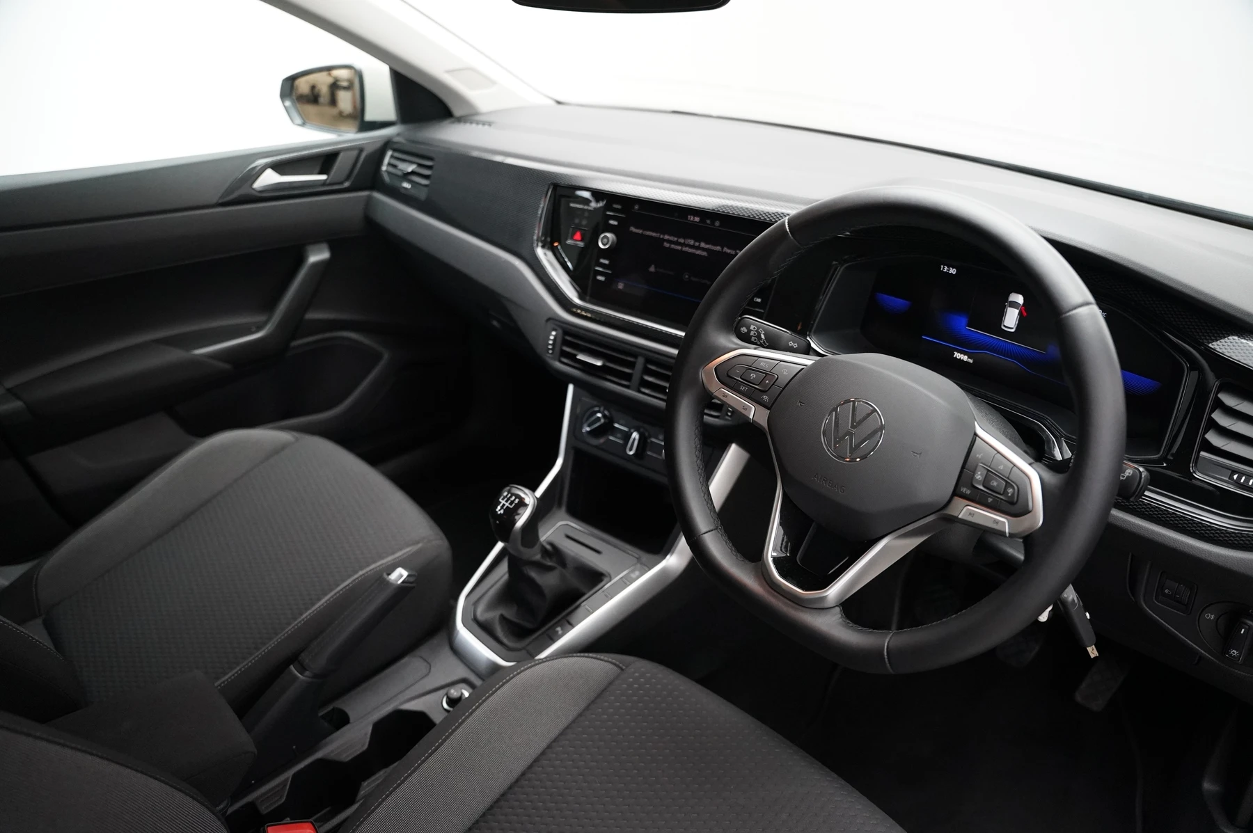 Volkswagen-Polo-image-5