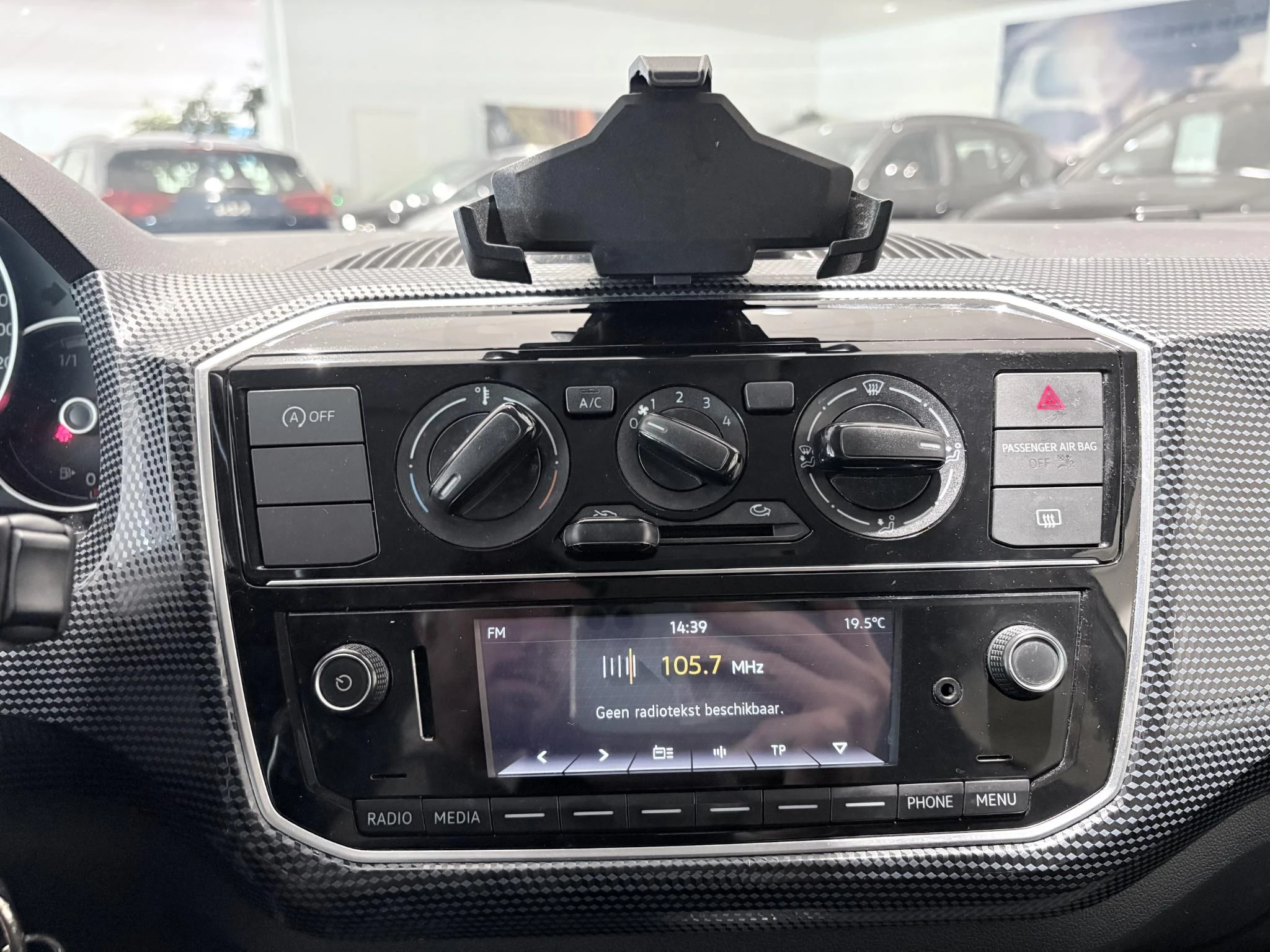 Volkswagen-up!-image-17