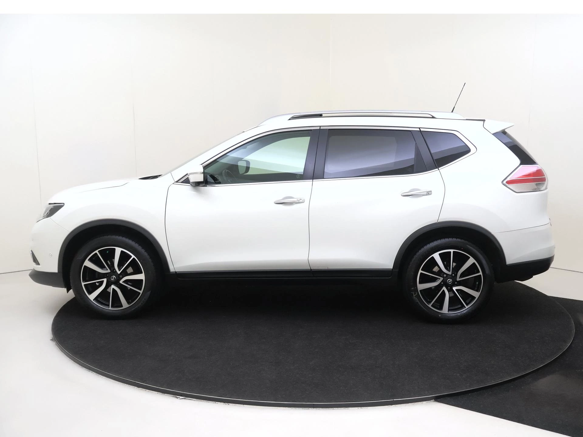 Nissan-X-Trail-image-7