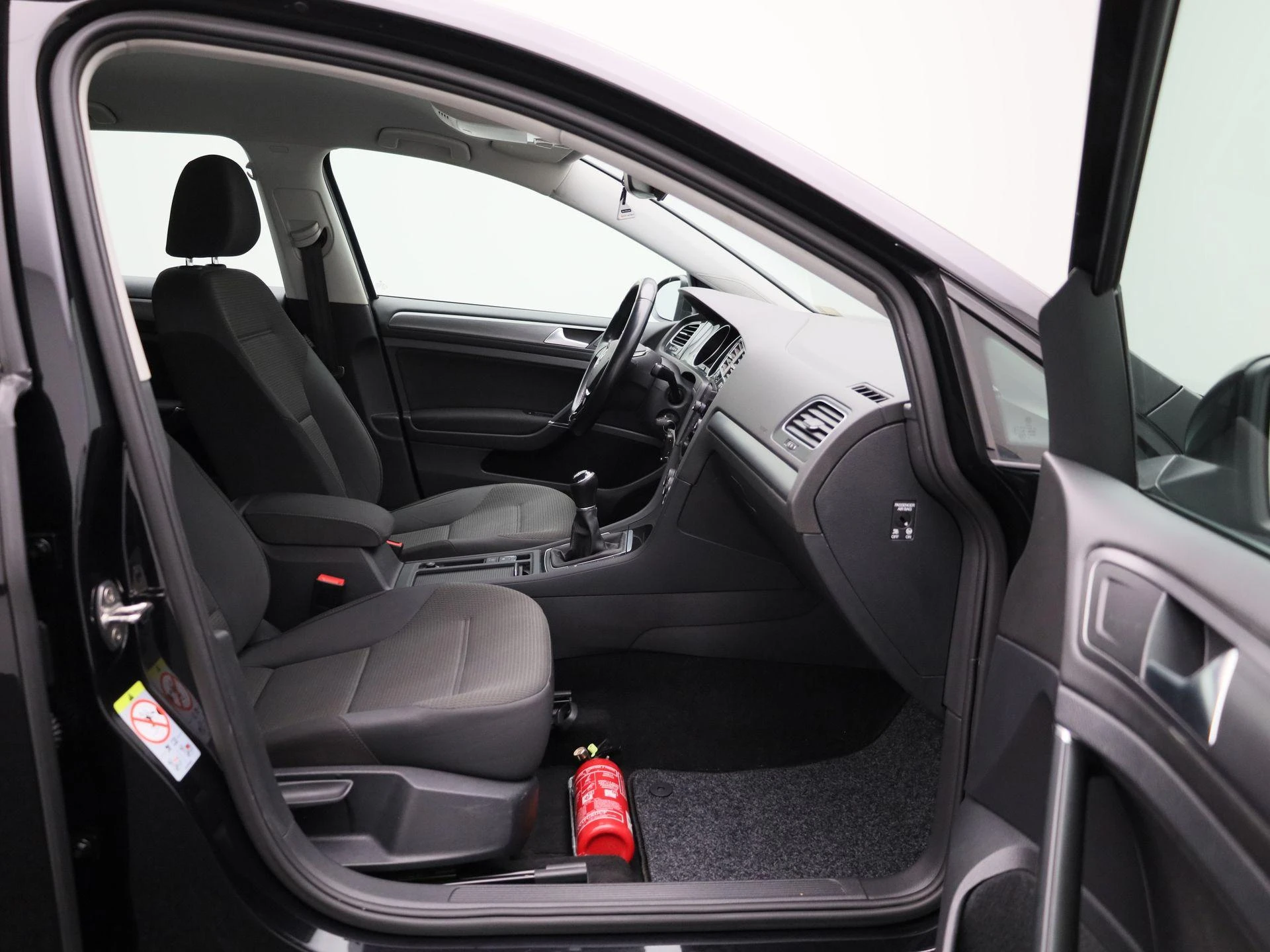 Volkswagen-Golf-image-31