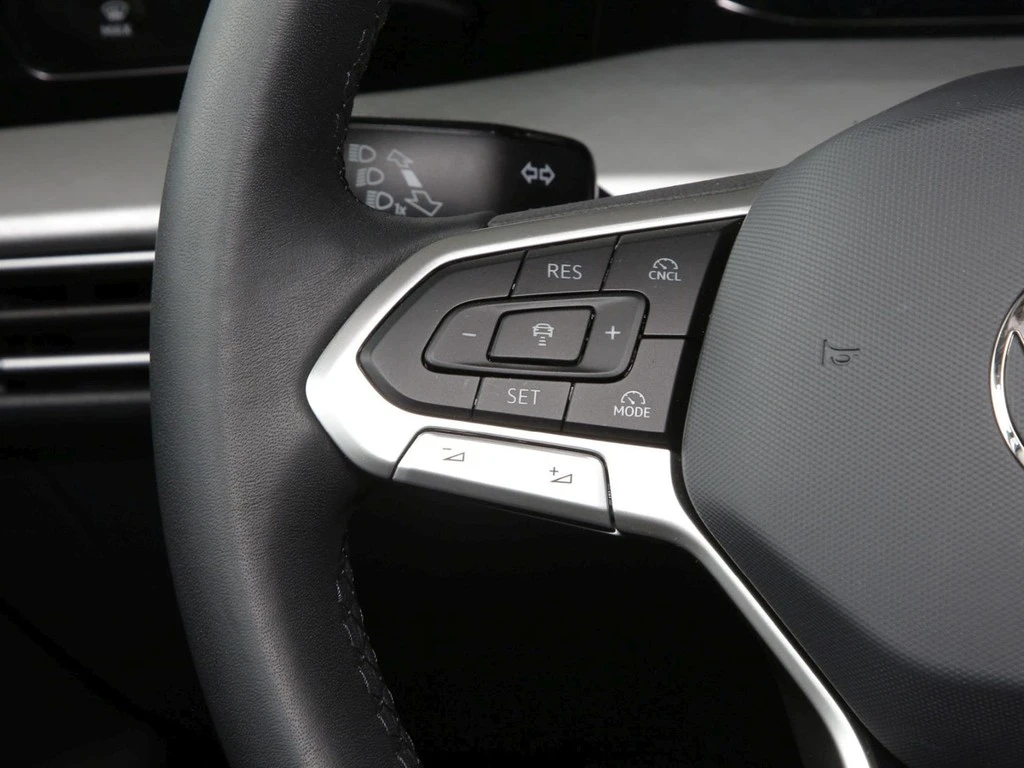 Volkswagen-Golf-image-16