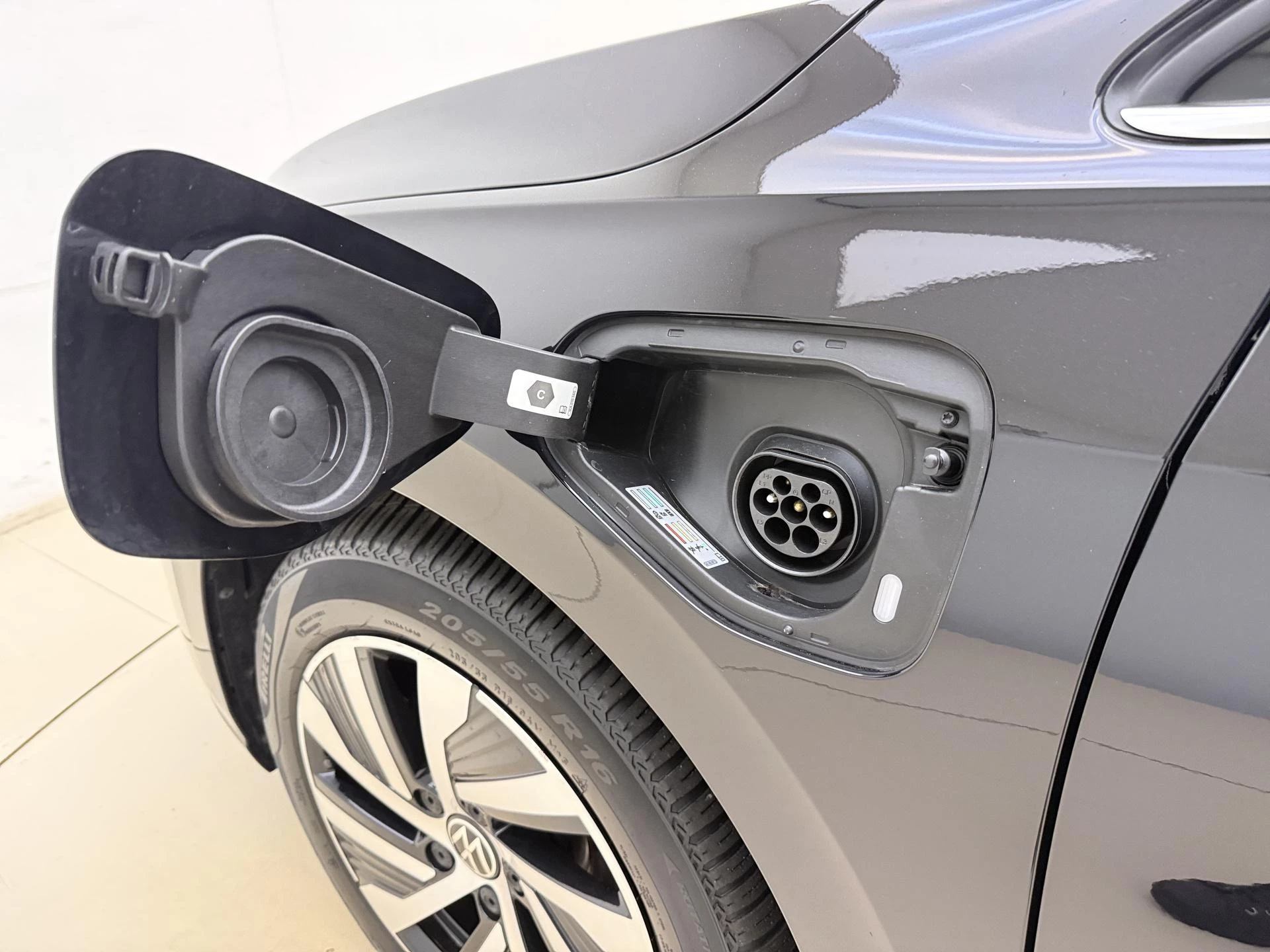Volkswagen-Golf-image-23