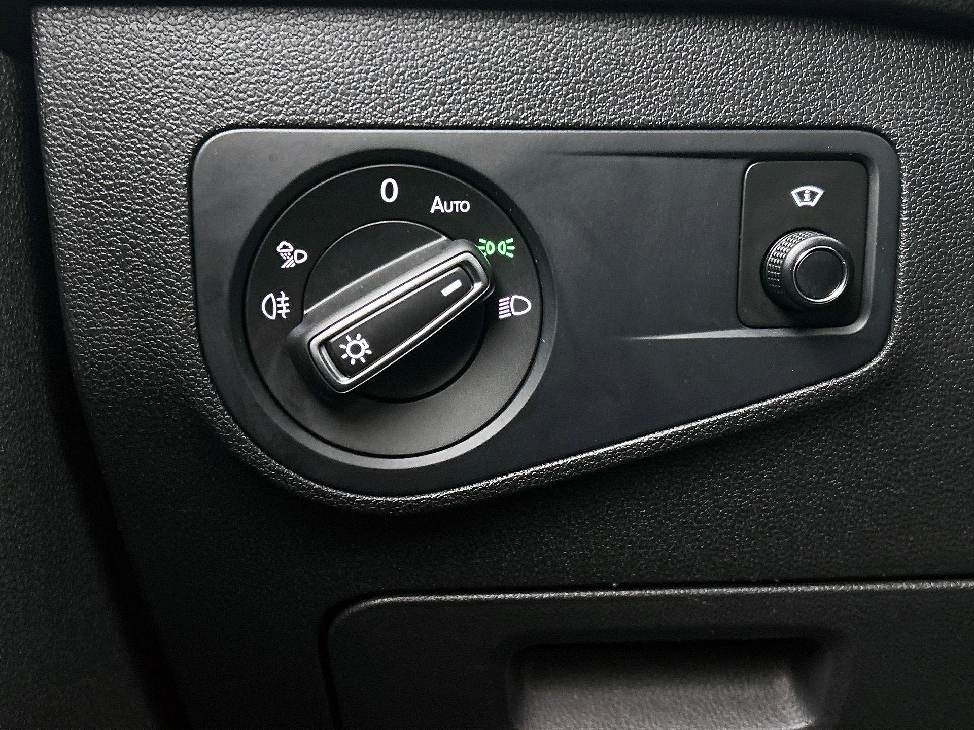 Volkswagen-Tiguan-image-14