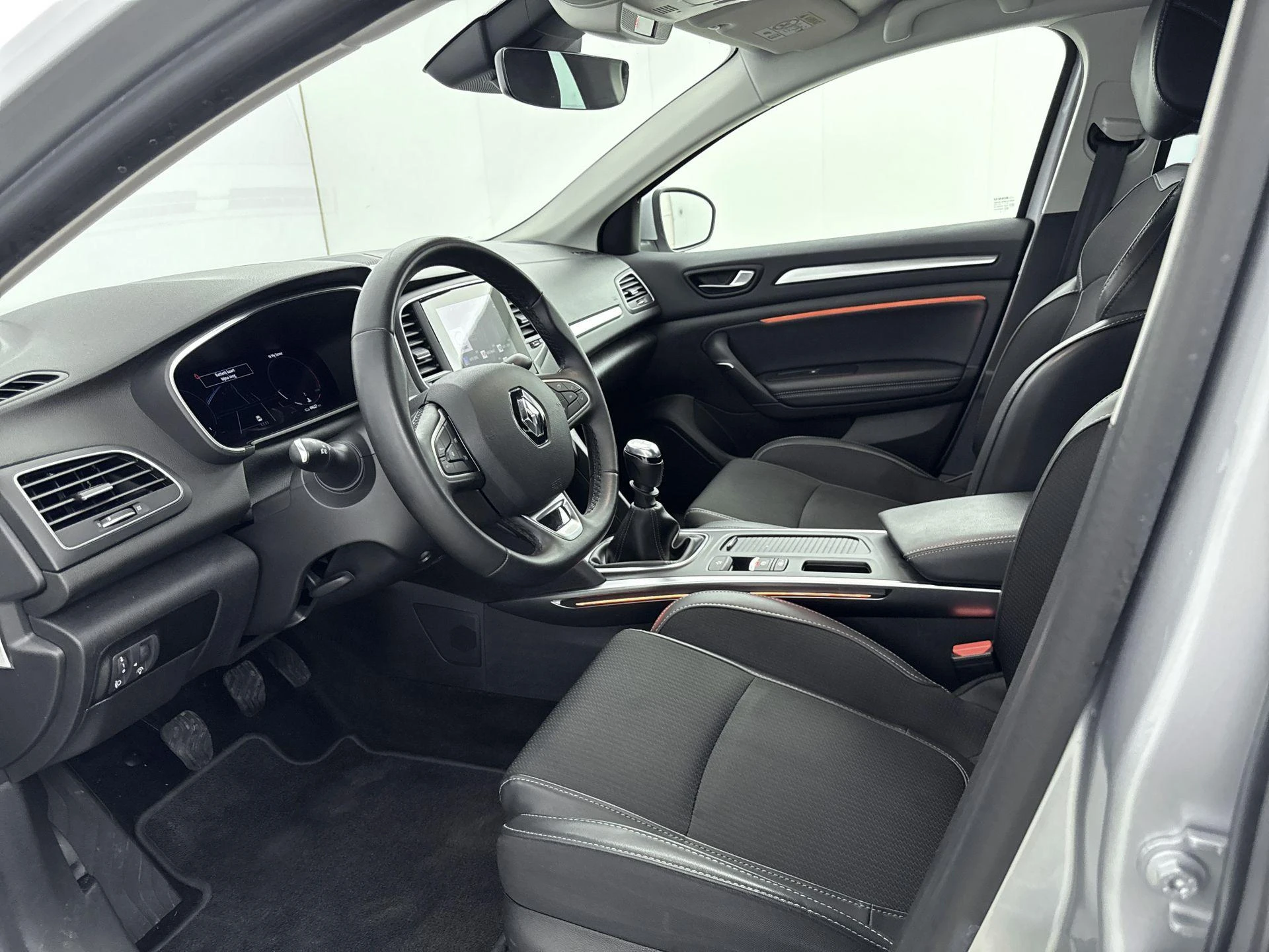 Renault-Mégane Estate-image-16