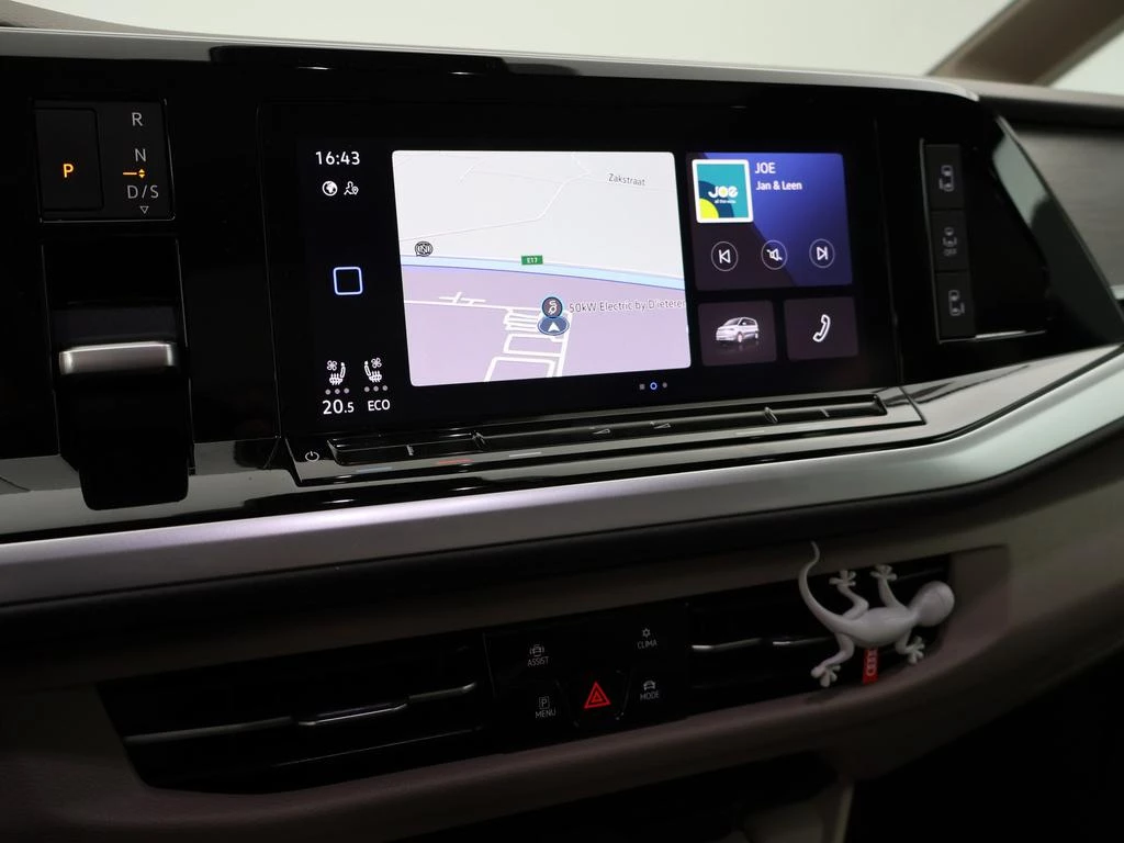 Volkswagen-Multivan-image-8