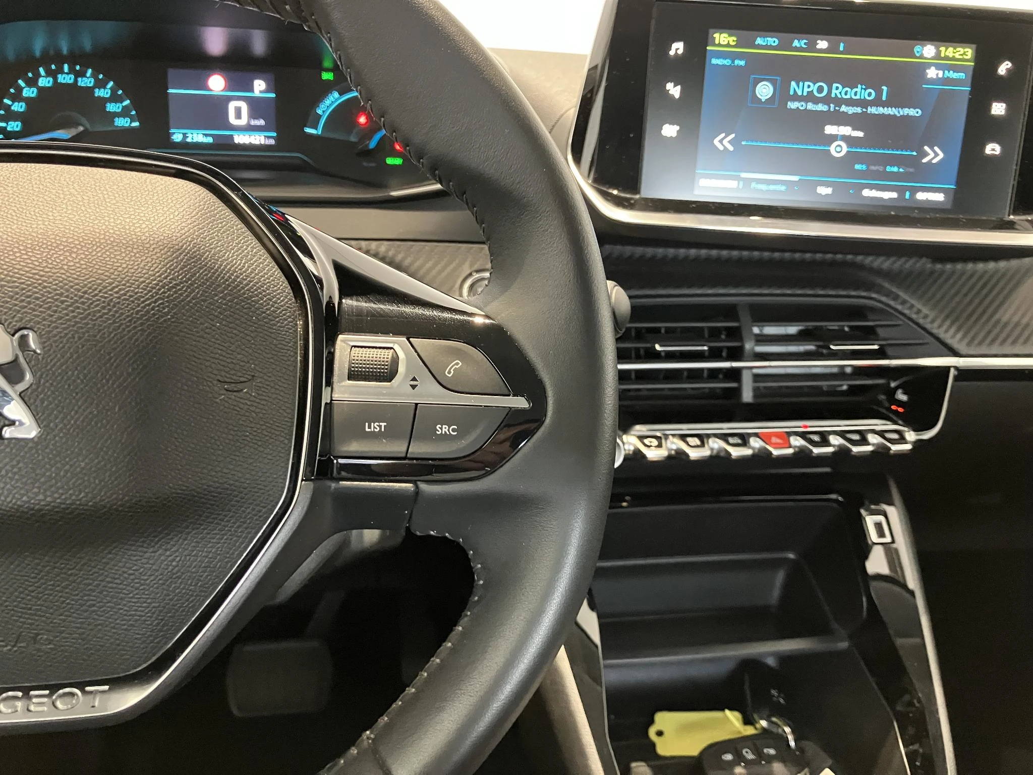 Peugeot-e-208-image-17