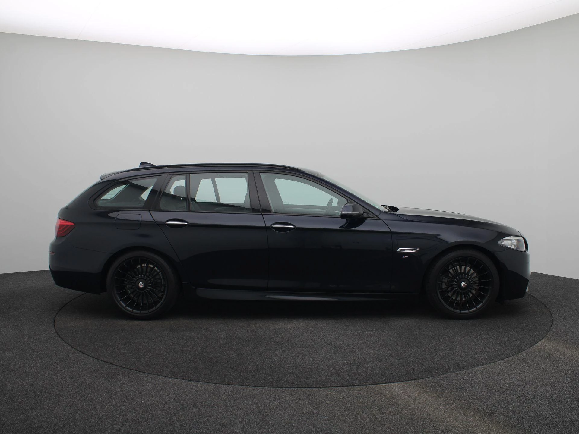 BMW-5 Serie-image-9