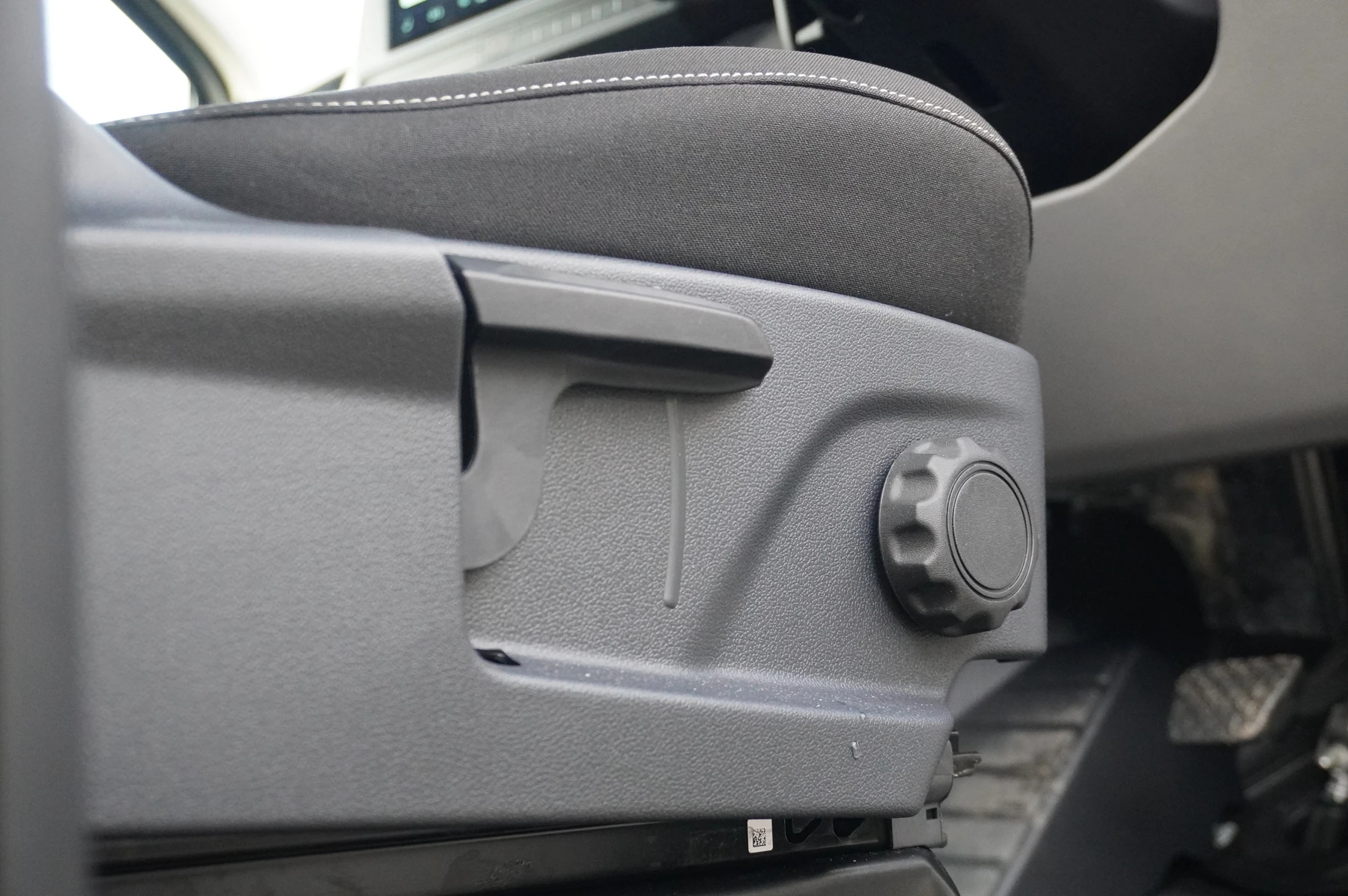 Volkswagen-Transporter-image-48