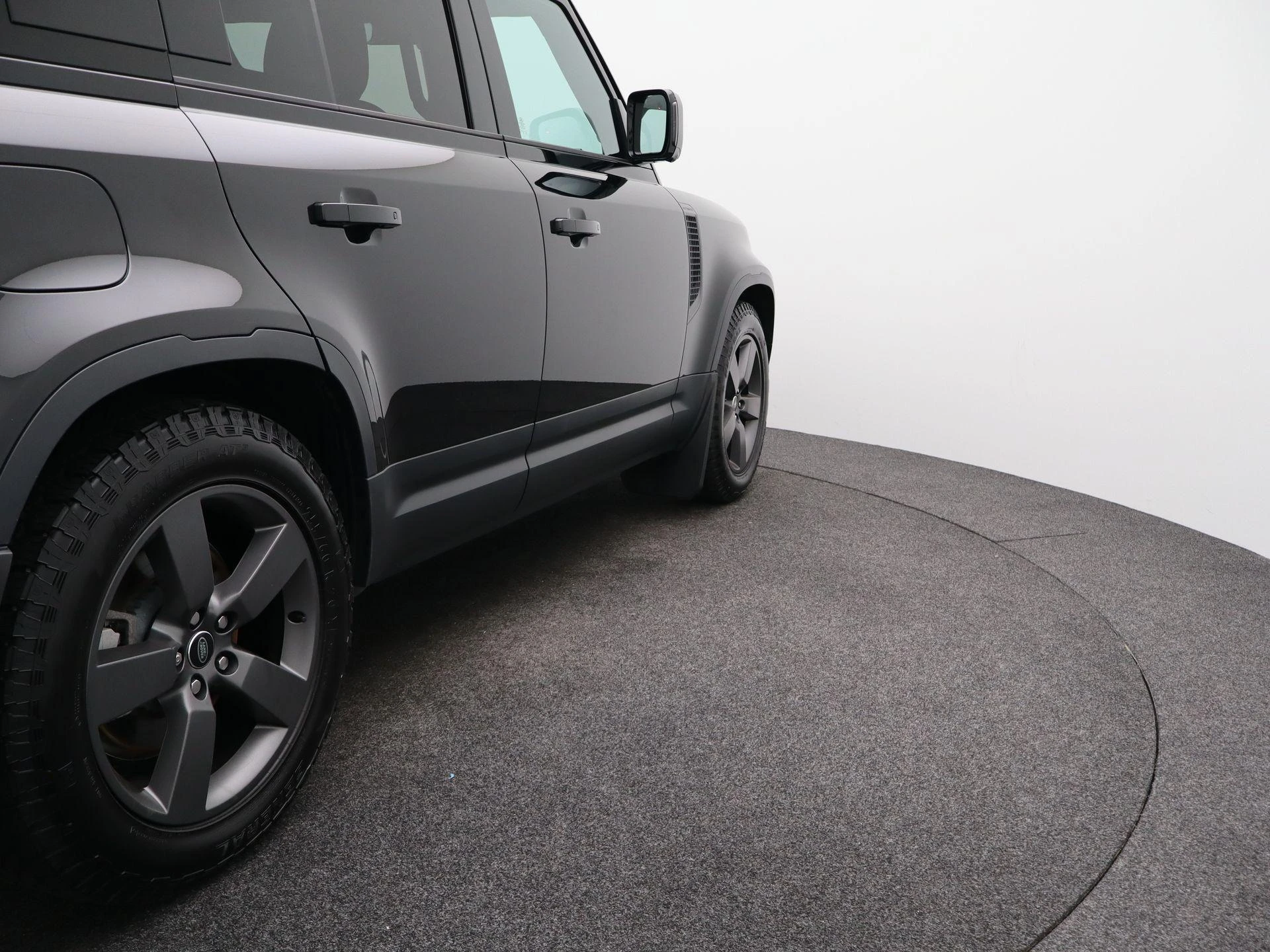 Land Rover-Defender-image-40