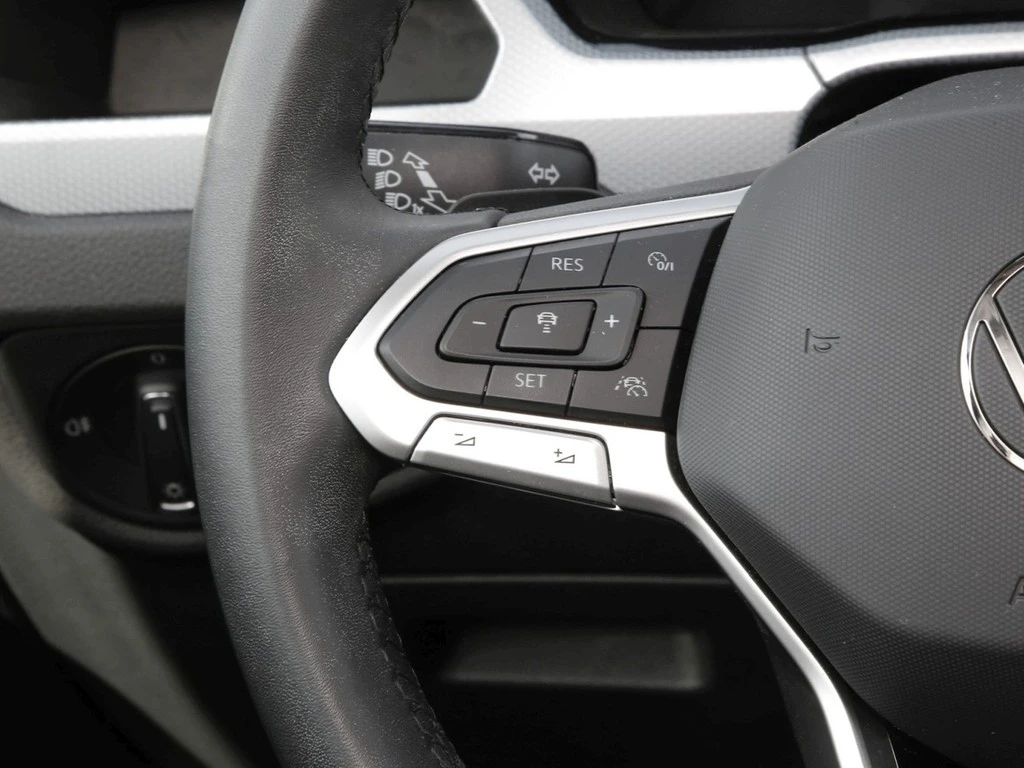 Volkswagen-Touran-image-15
