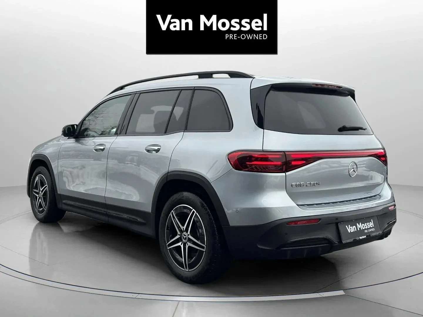 Mercedes-Benz-EQB-image-6