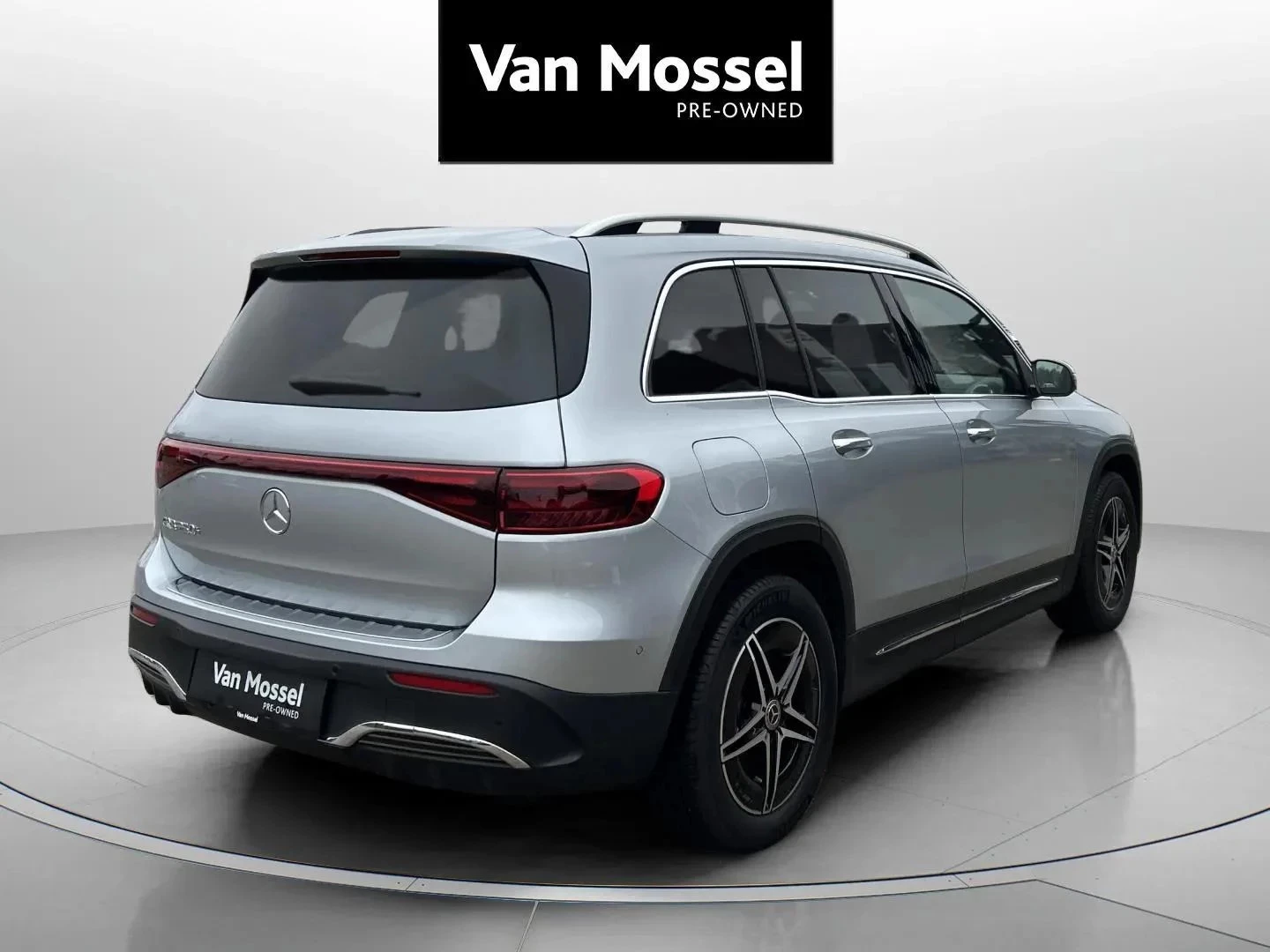 Mercedes-Benz-EQB-image-4