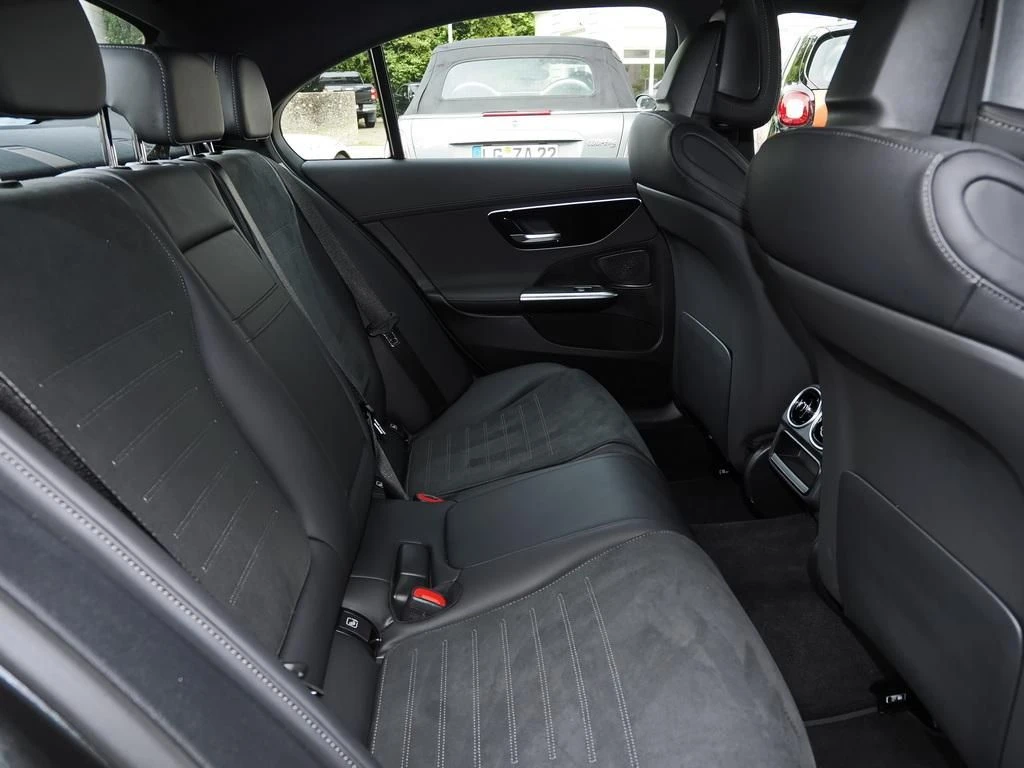 Mercedes-Benz-C-Klasse 300-image-14