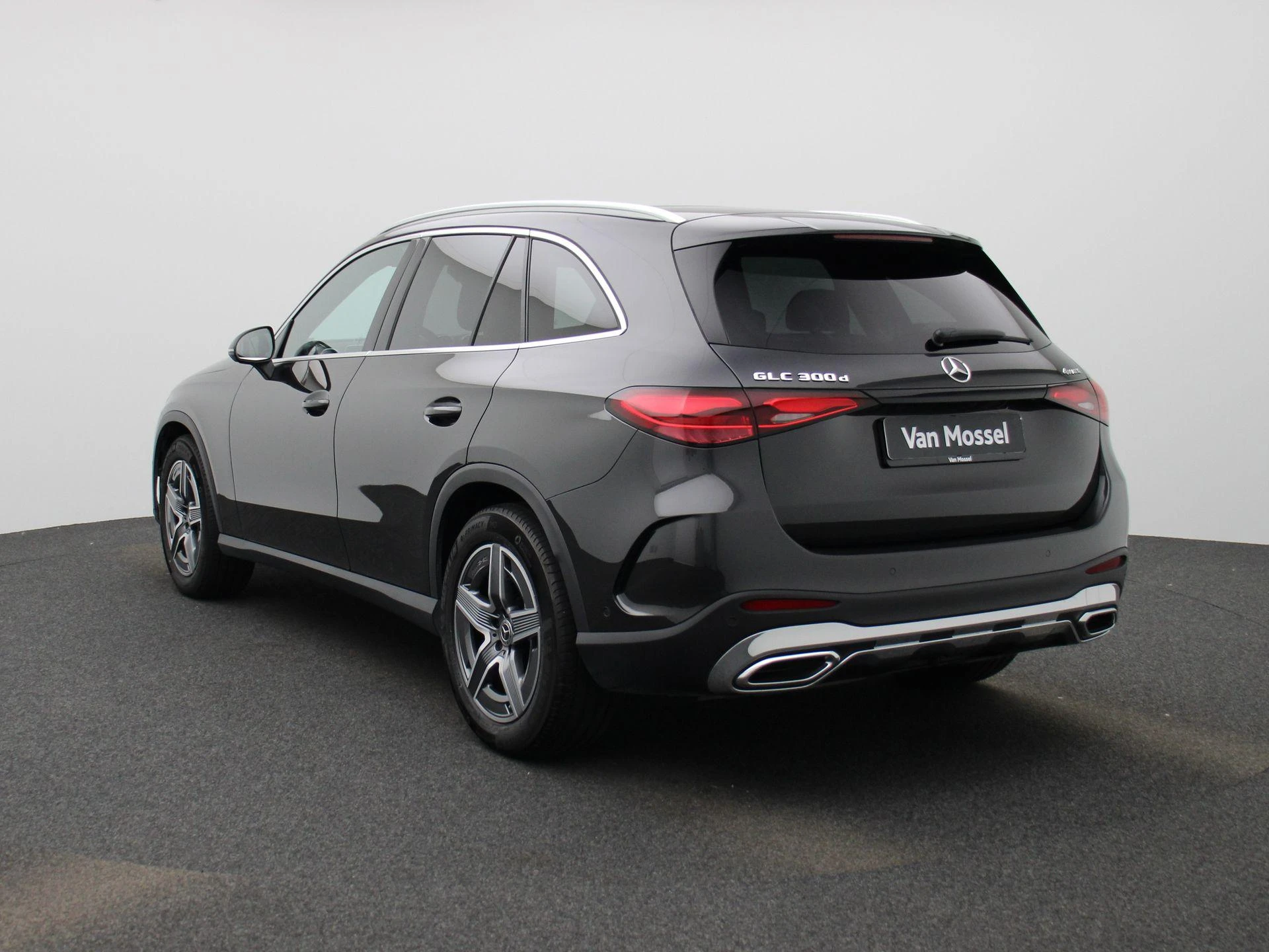 Mercedes-Benz-GLC-image-1