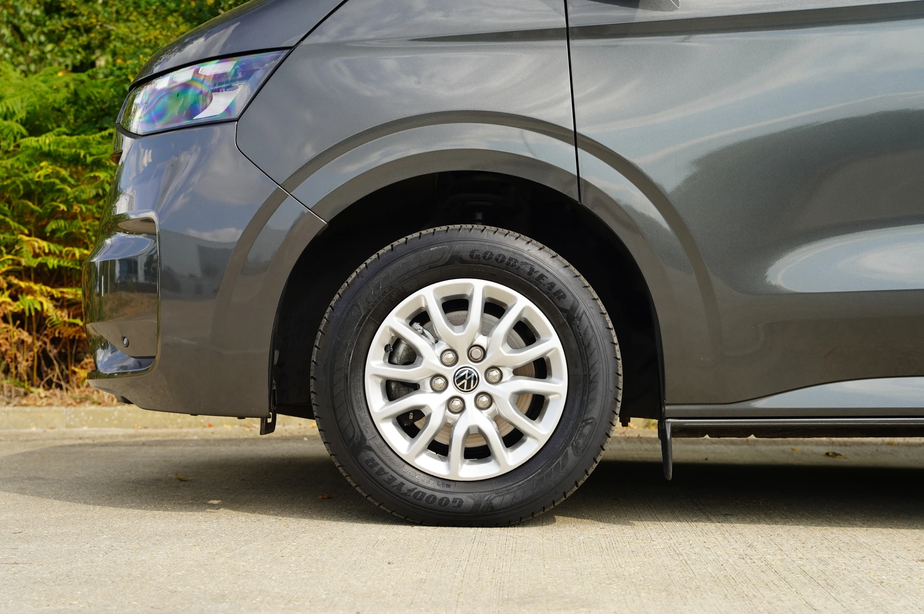 Volkswagen-Transporter-image-4