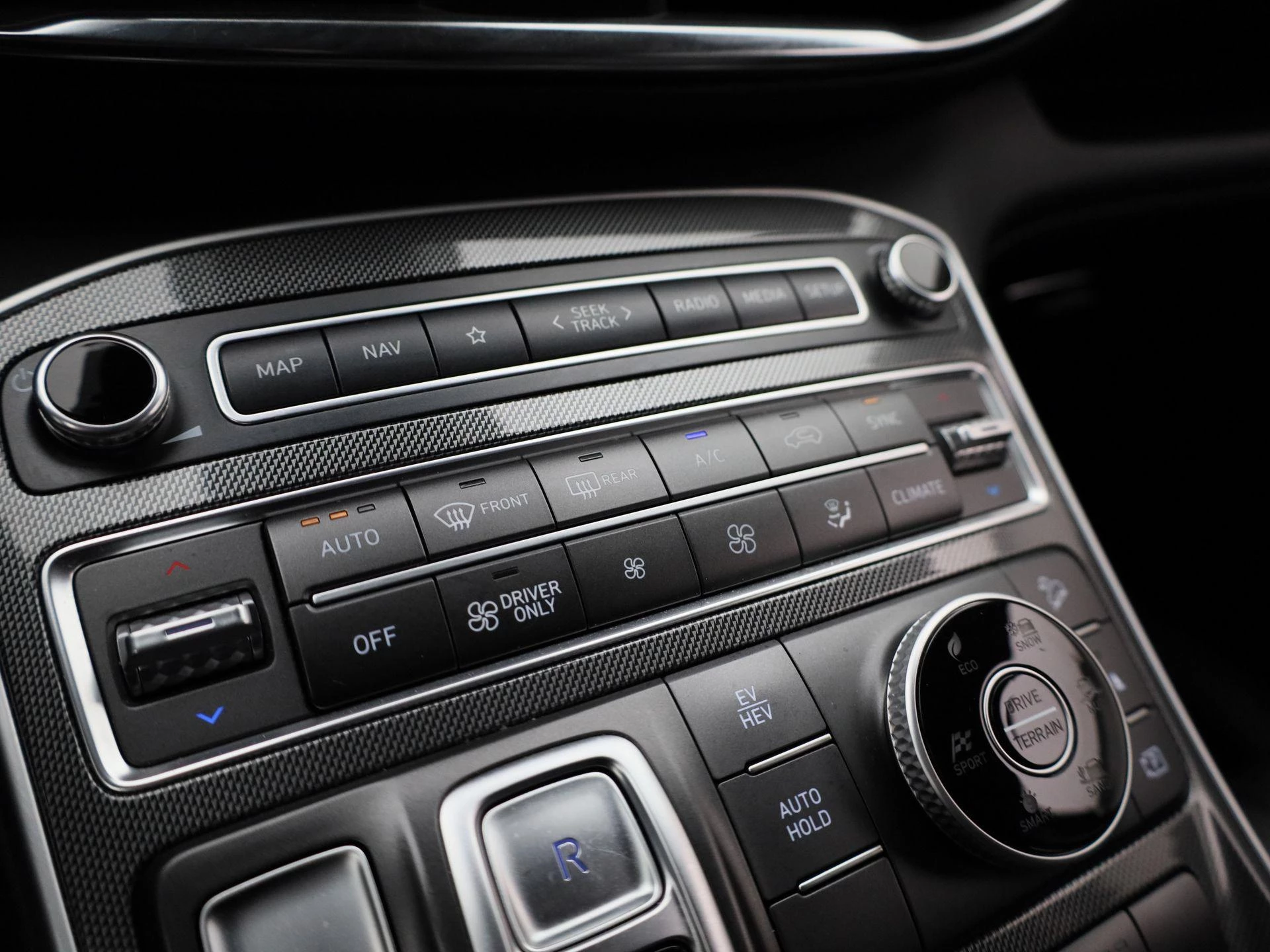 Hyundai-Santa Fe-image-27