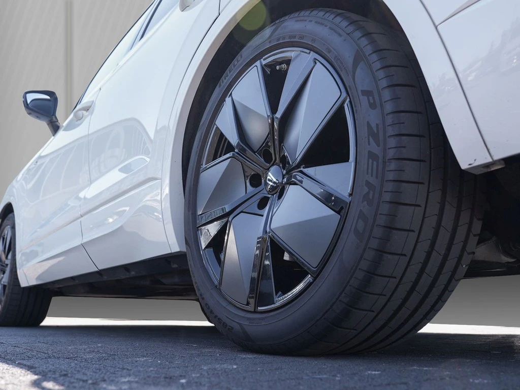 Volkswagen-Touareg-image-4