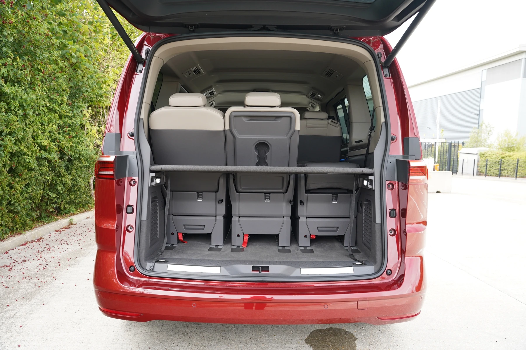 Volkswagen-Multivan-image-12