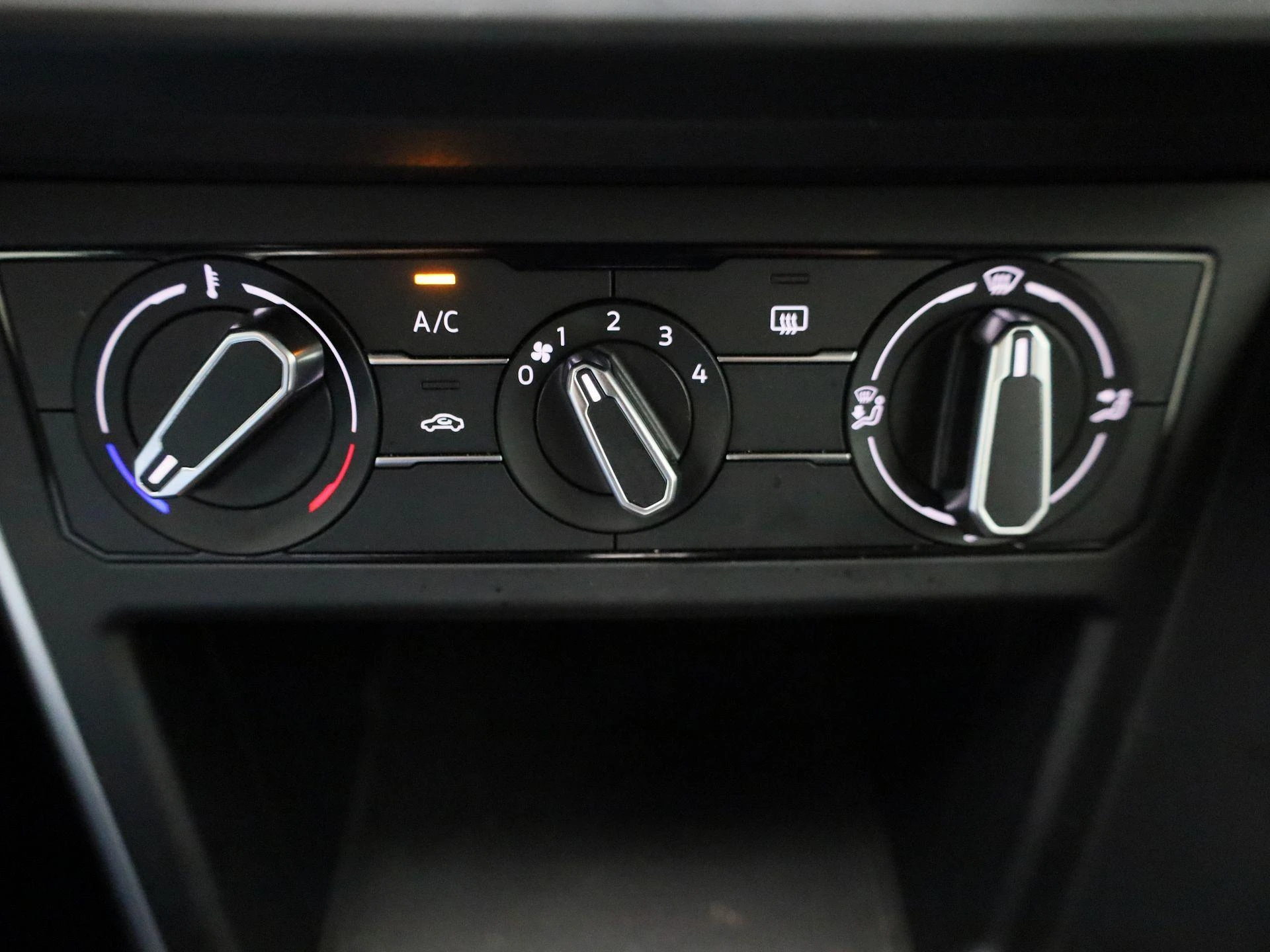 Volkswagen-Polo-image-17