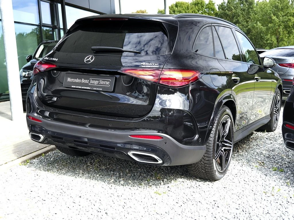 Mercedes-Benz-GLC 220 d-image-5