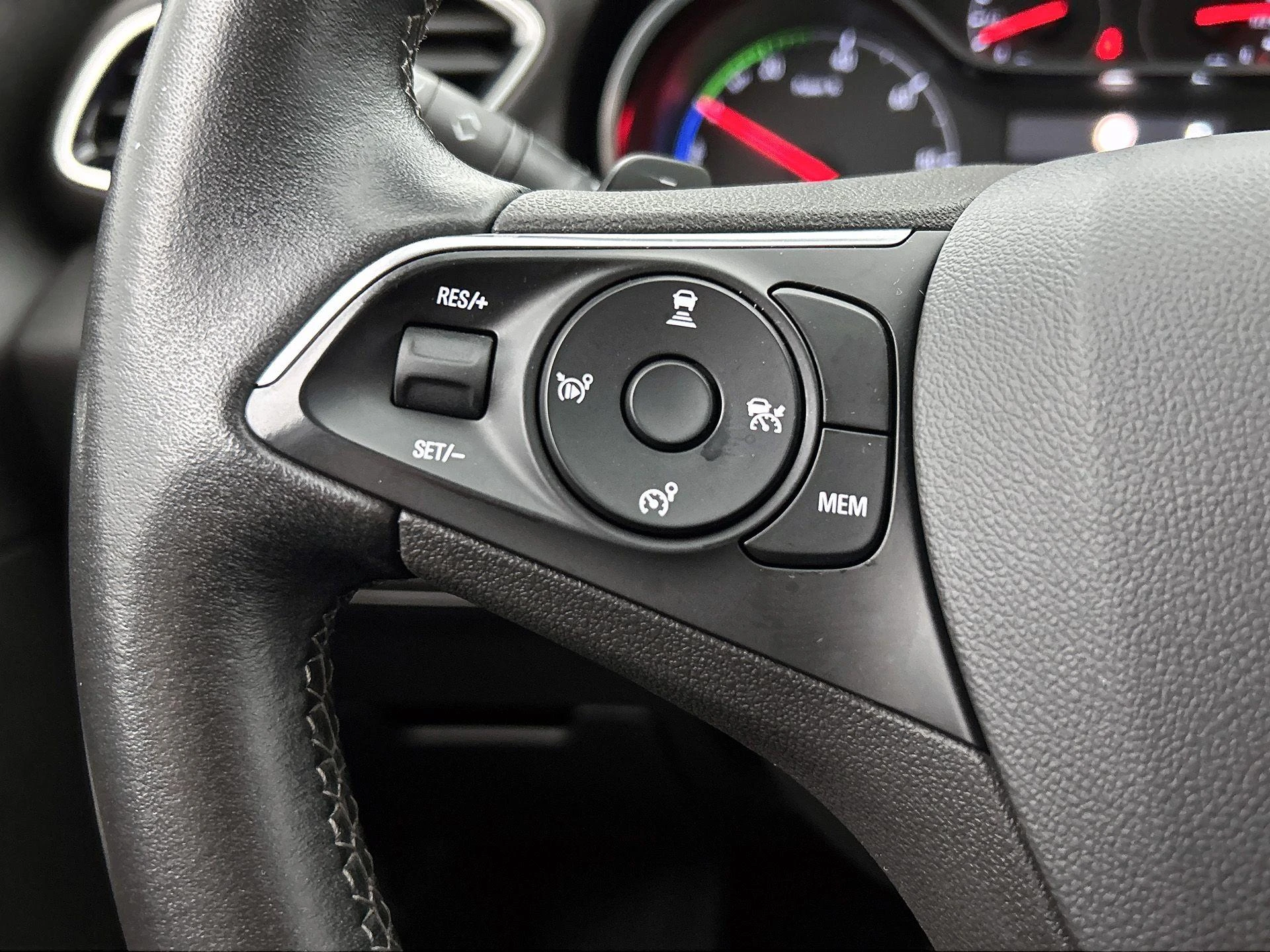 Opel-Grandland X-image-5