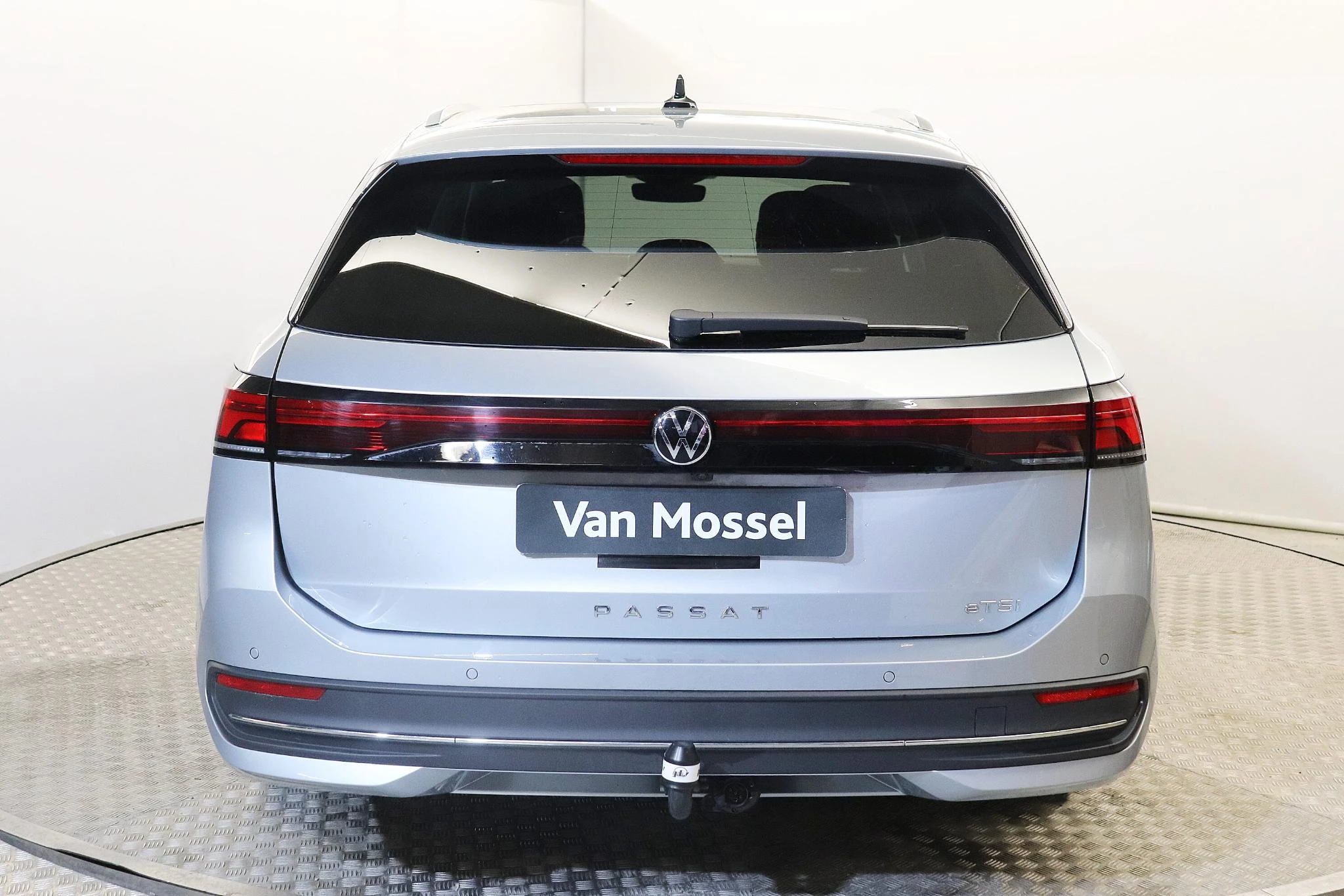 Volkswagen-Passat-image-4