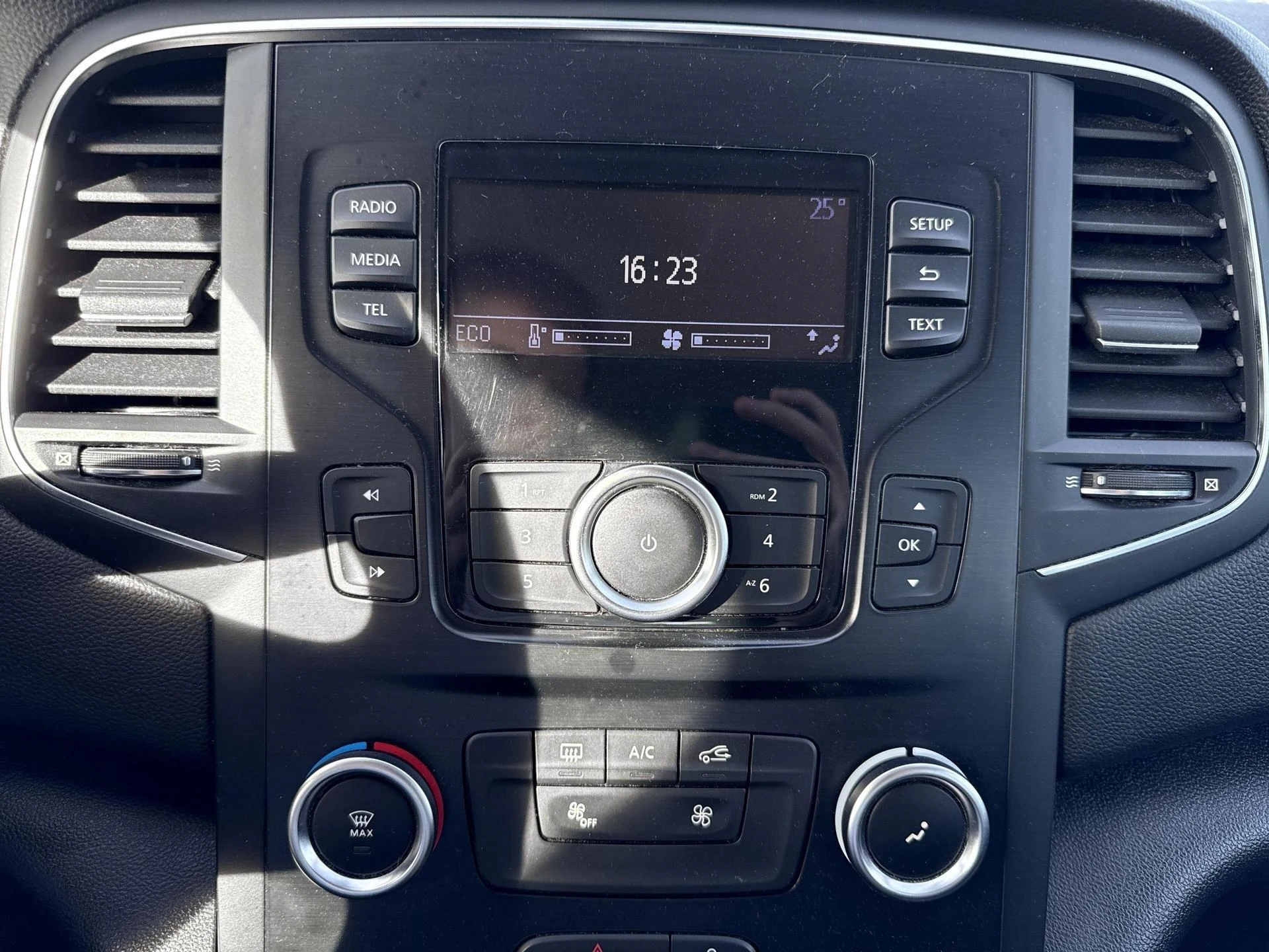 Renault-Mégane Grand Tour-image-11