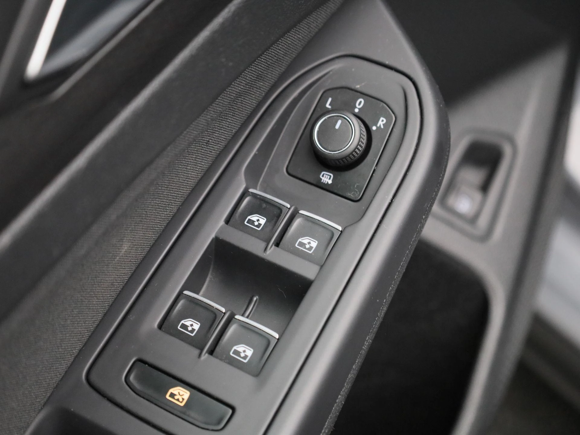 Volkswagen-Golf-image-29
