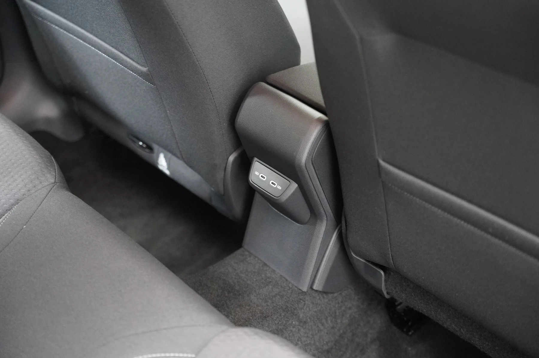 Volkswagen-Polo-image-26