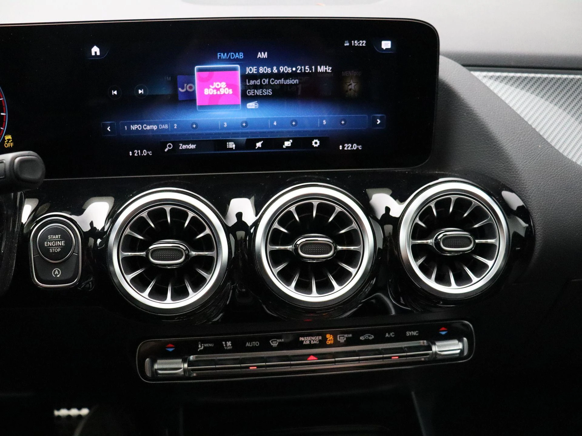 Mercedes-Benz-GLA-image-17