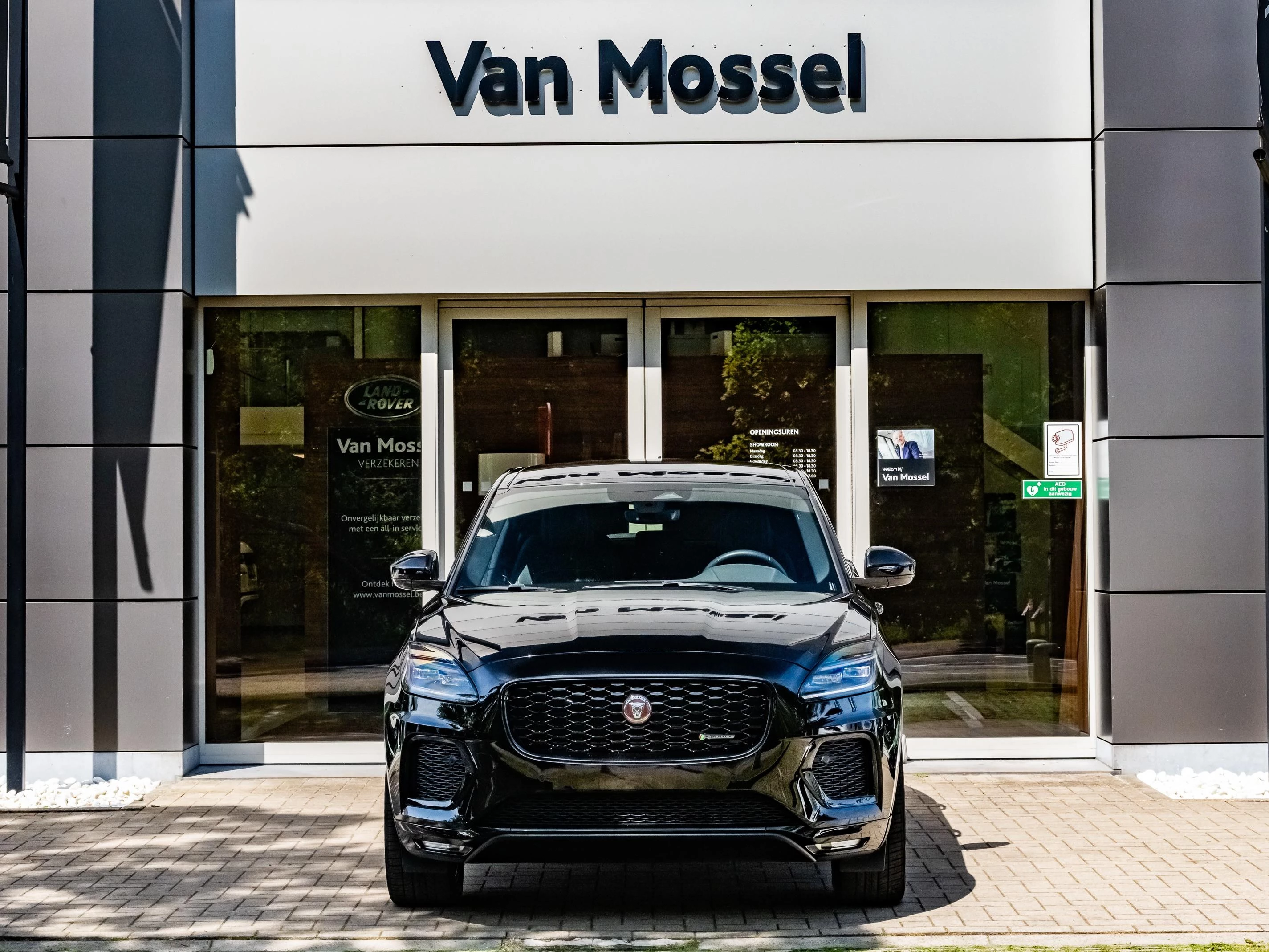 Jaguar E-PACE P300e R-Dynamic HSE