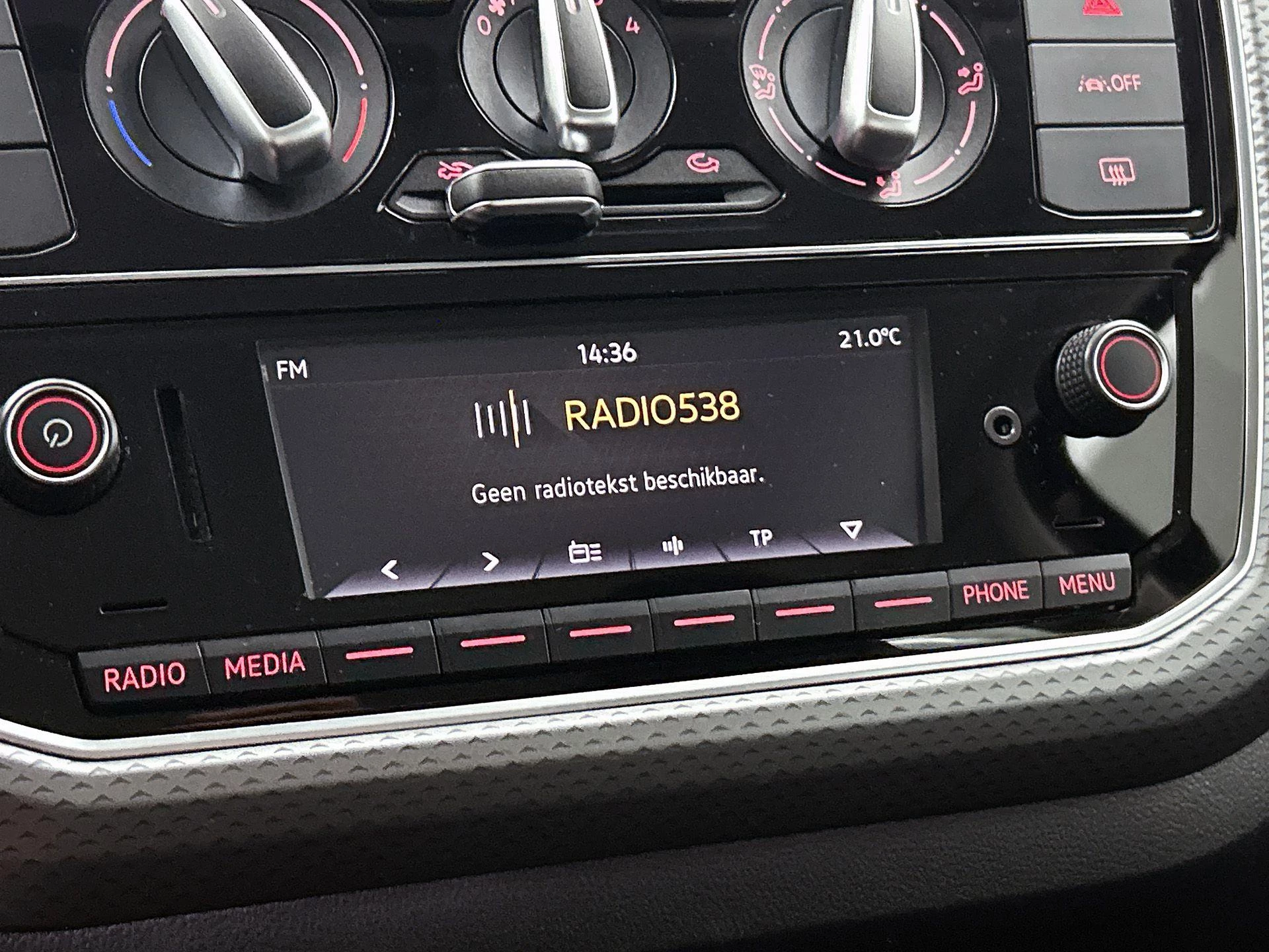 Volkswagen-up!-image-28