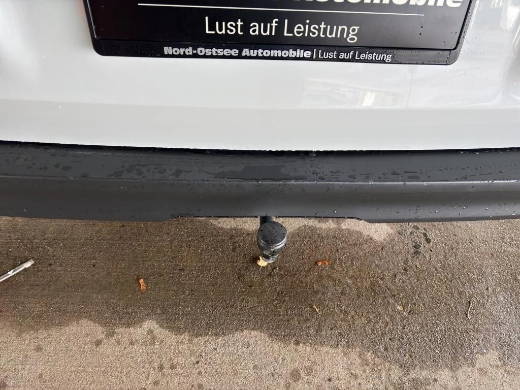 Mercedes-Benz-Vito-image-11