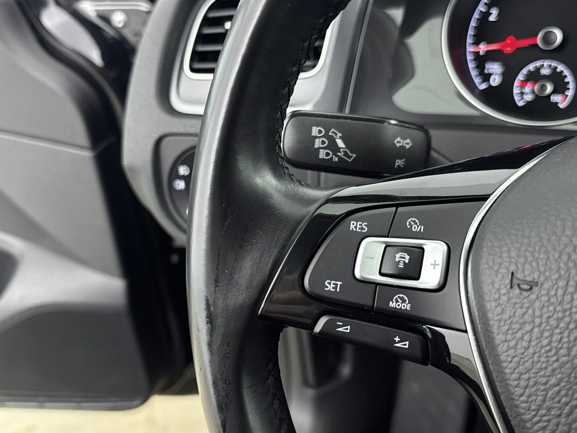 Volkswagen-Golf-image-5