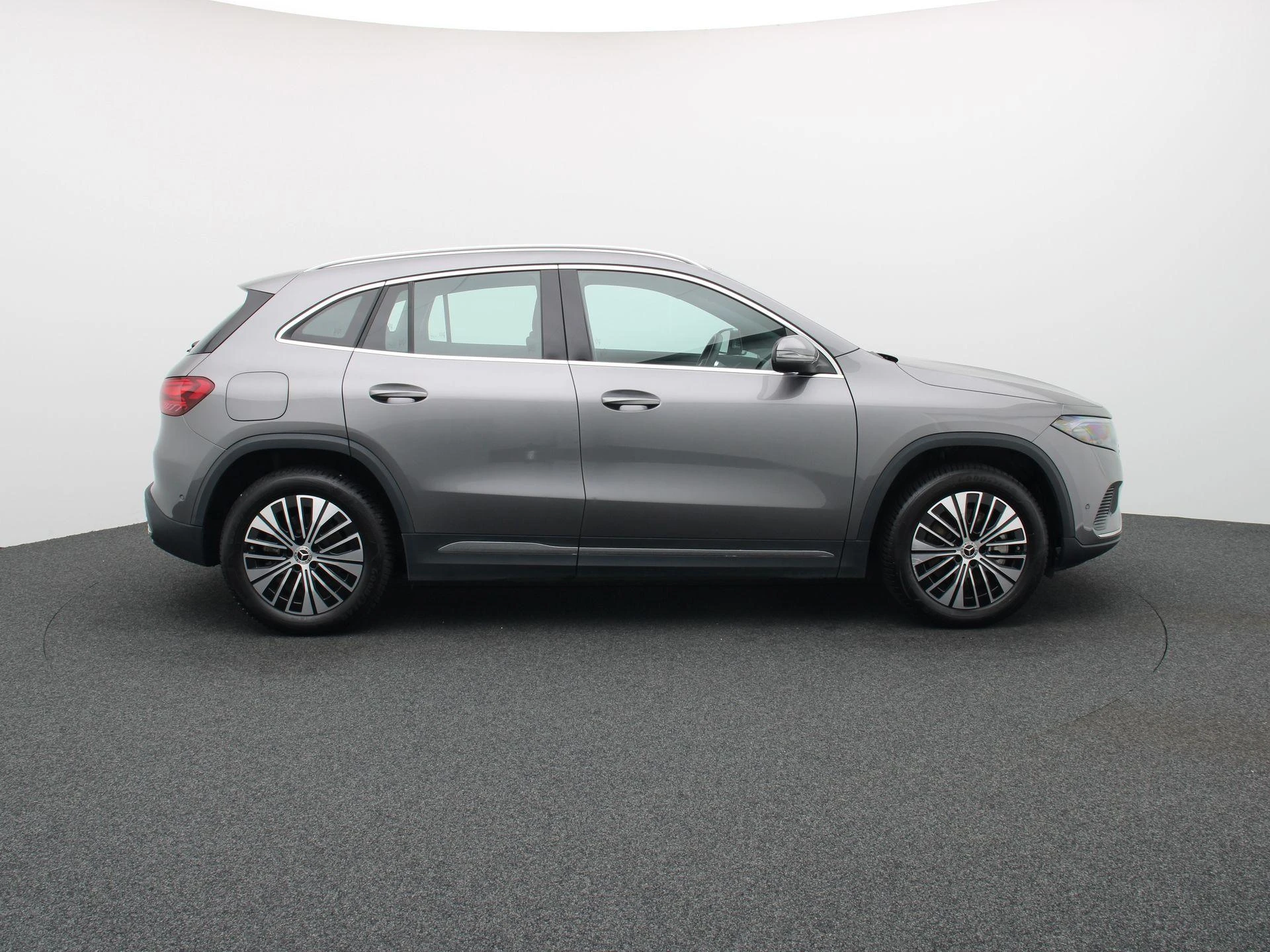 Mercedes-Benz-EQA-image-5