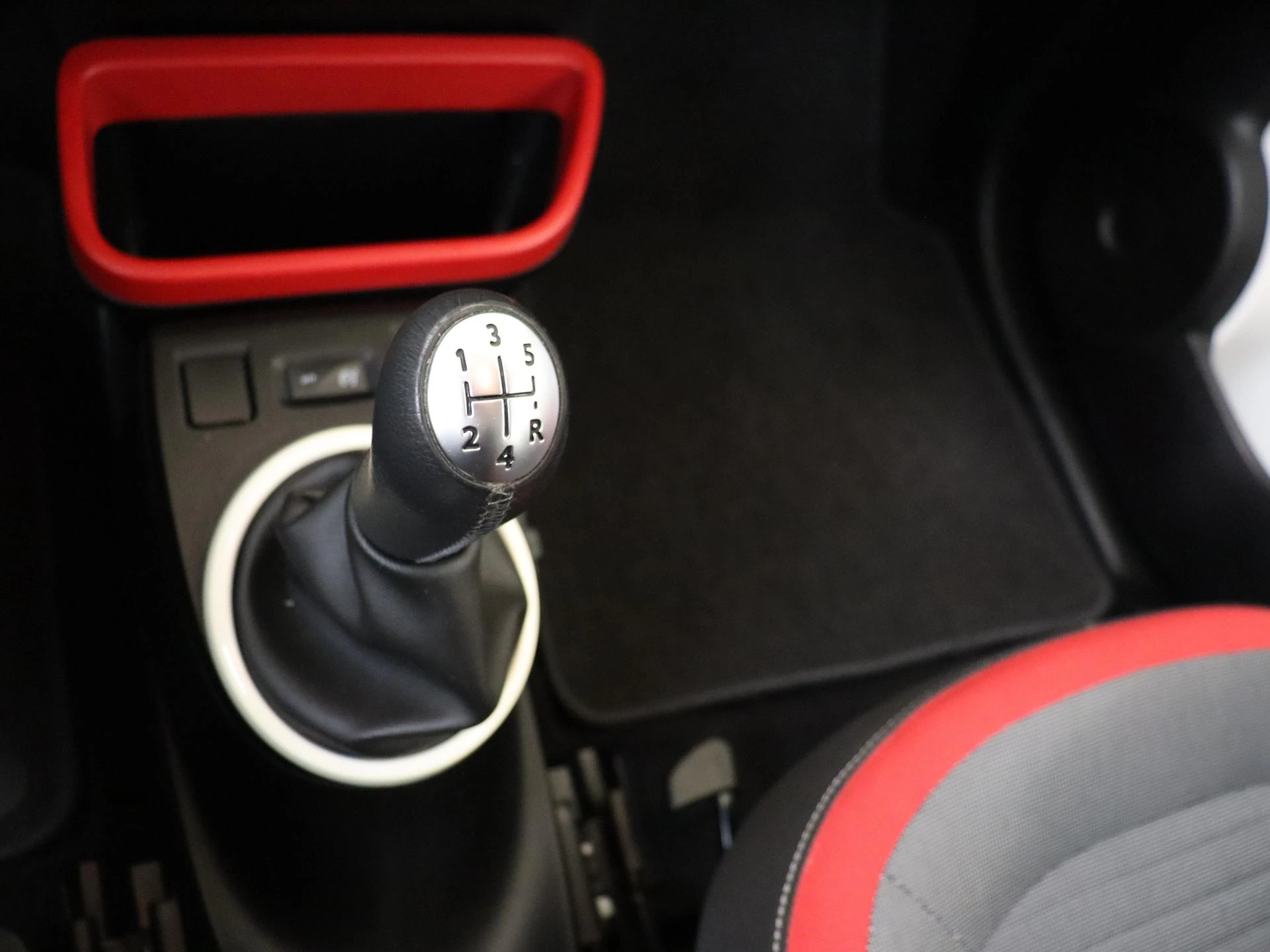 Renault-Twingo-image-13