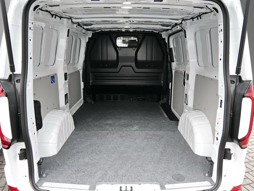 Volkswagen-Transporter-image-5