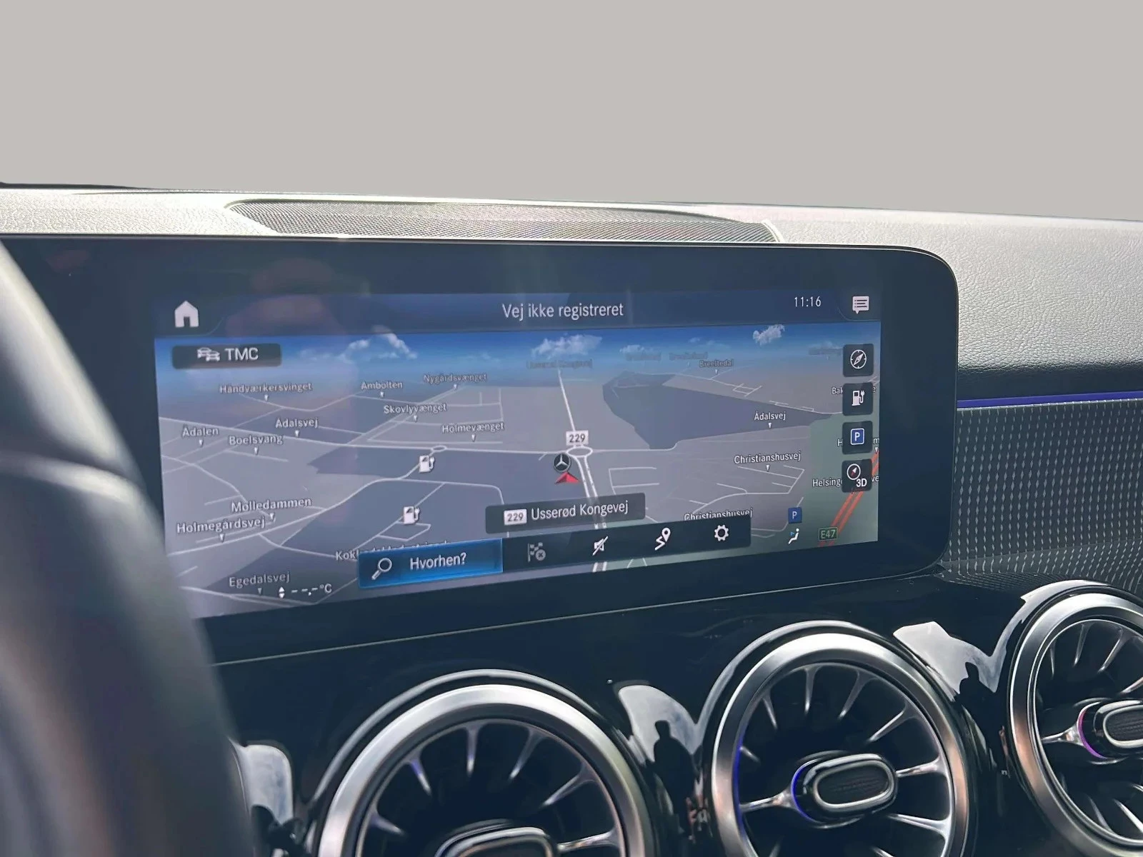 Mercedes-Benz-EQB-image-15