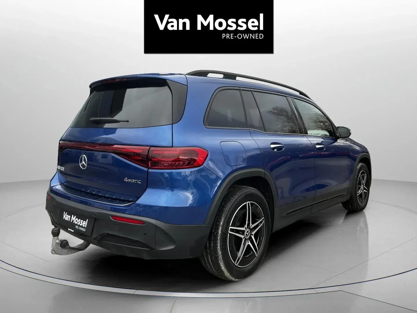 Mercedes-Benz-EQB-image-4